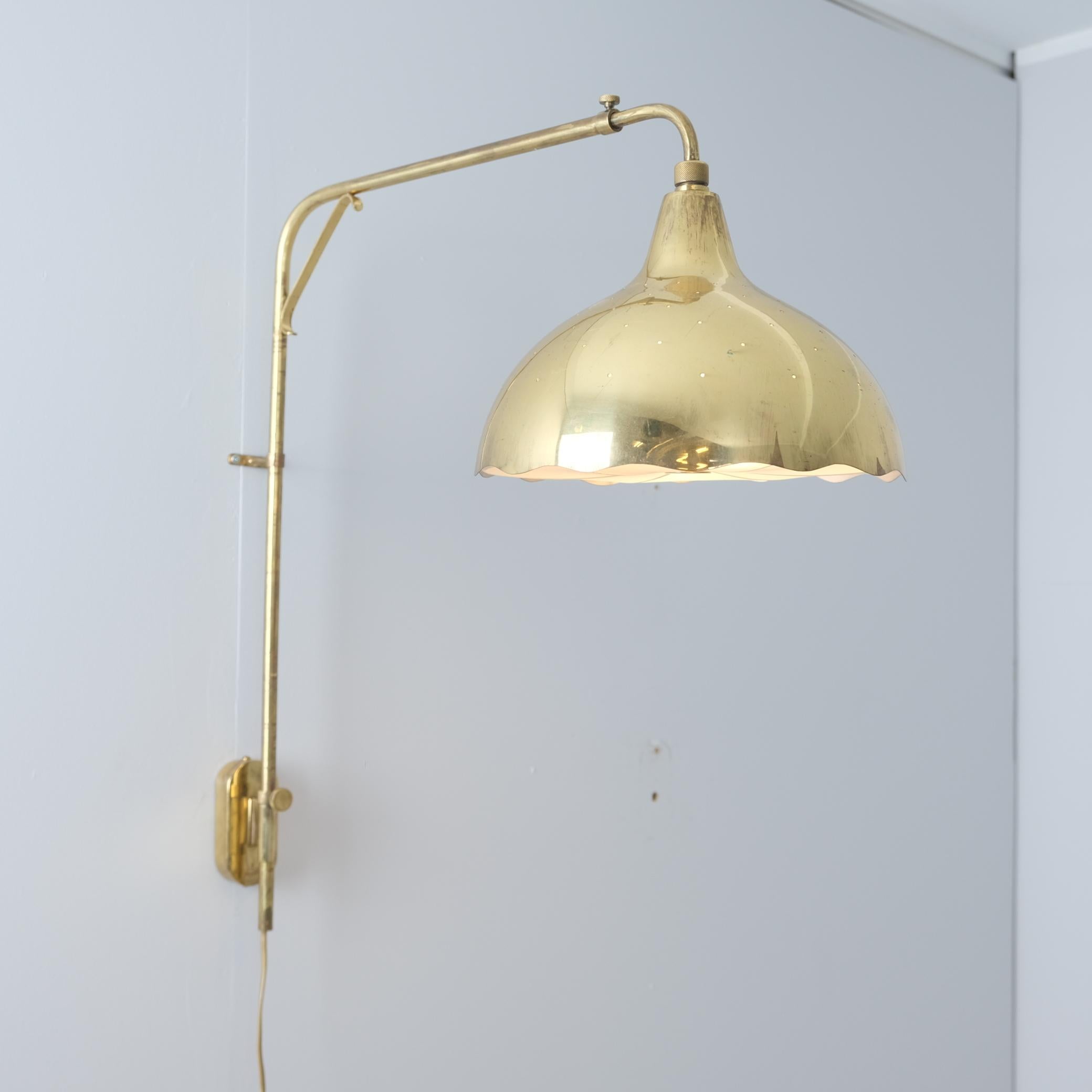 Lampe murale «ingerbread » télescopique Gunnel Nyman modèle 71026, laiton, Idman, 1950 en vente 3