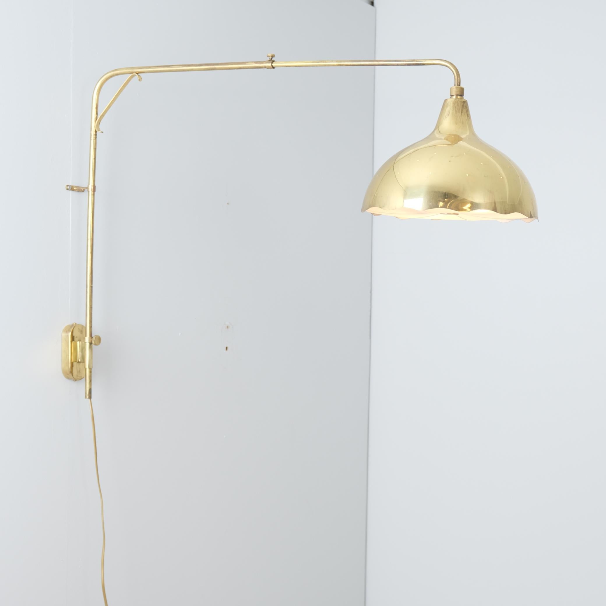 Scandinave moderne Lampe murale «ingerbread » télescopique Gunnel Nyman modèle 71026, laiton, Idman, 1950 en vente