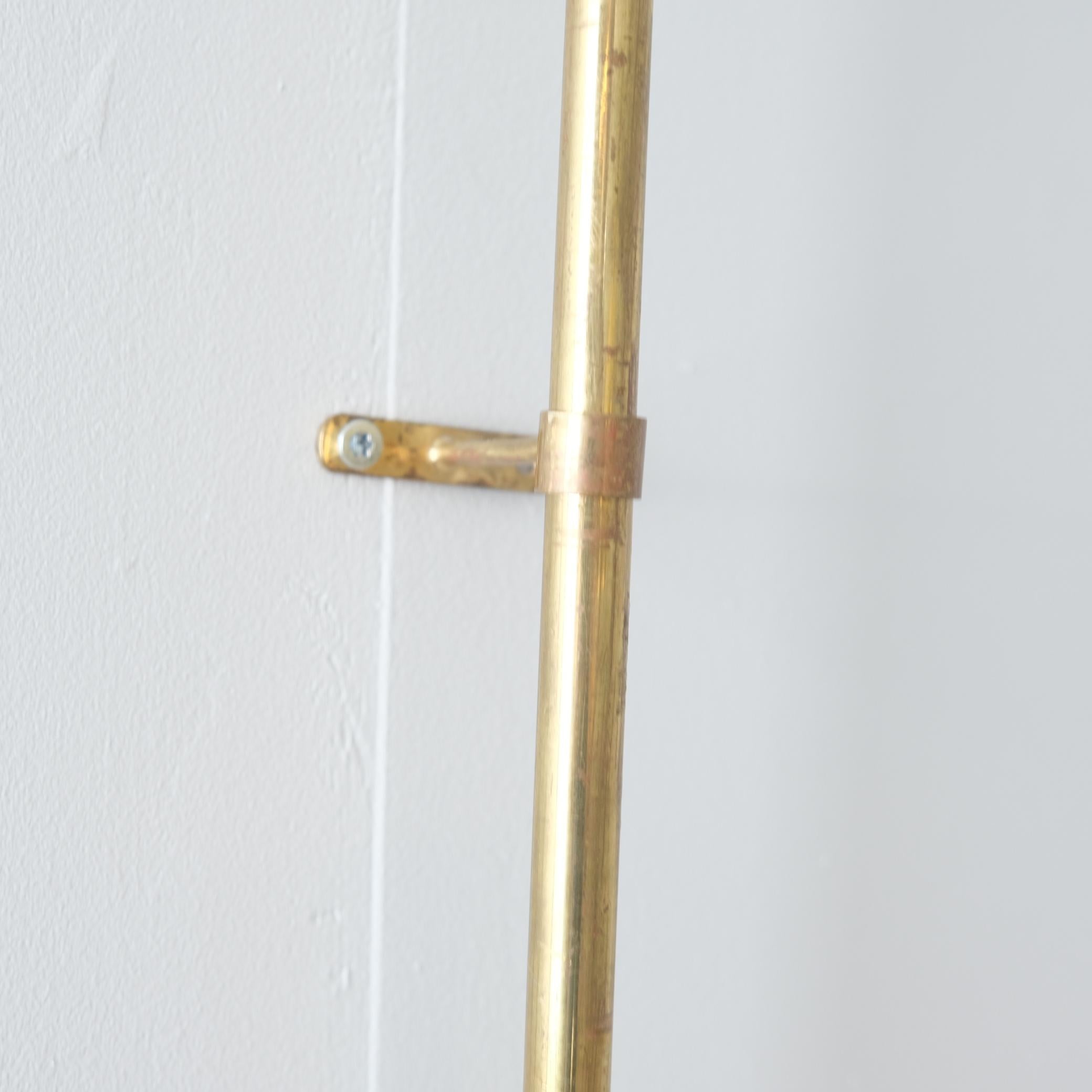 Milieu du XXe siècle Lampe murale «ingerbread » télescopique Gunnel Nyman modèle 71026, laiton, Idman, 1950 en vente