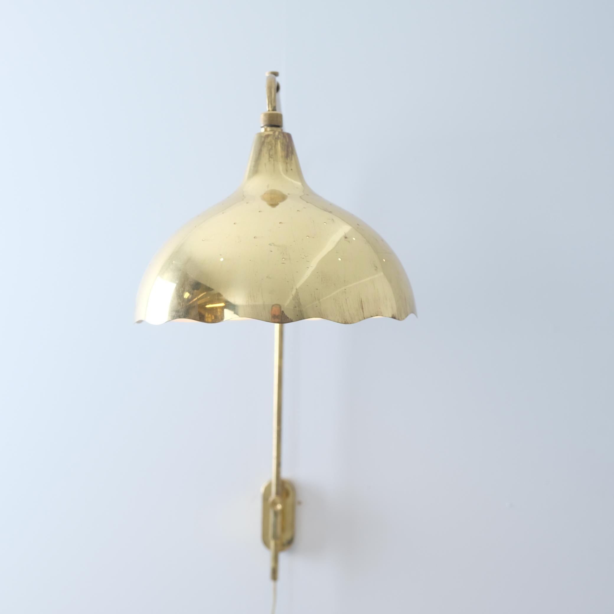 Lampe murale «ingerbread » télescopique Gunnel Nyman modèle 71026, laiton, Idman, 1950 en vente 1