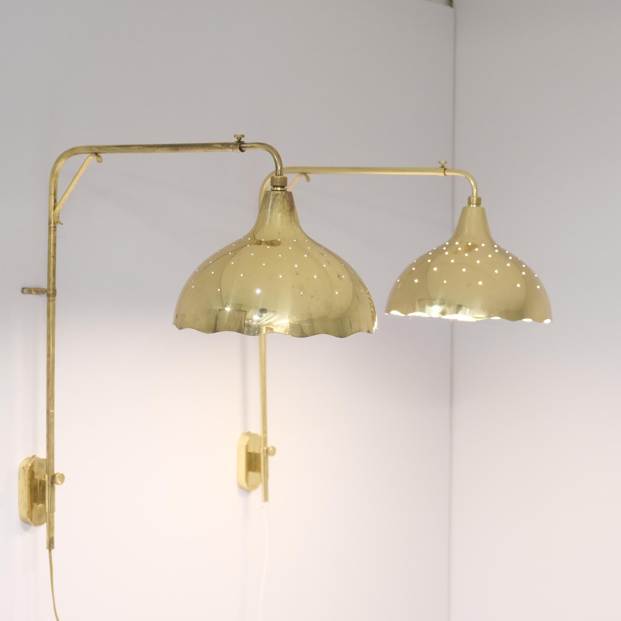 Telescopic Gunnel Nyman Wall Lamp Model 71026, Perforated Brass, Idman, 1950 in vendita 8