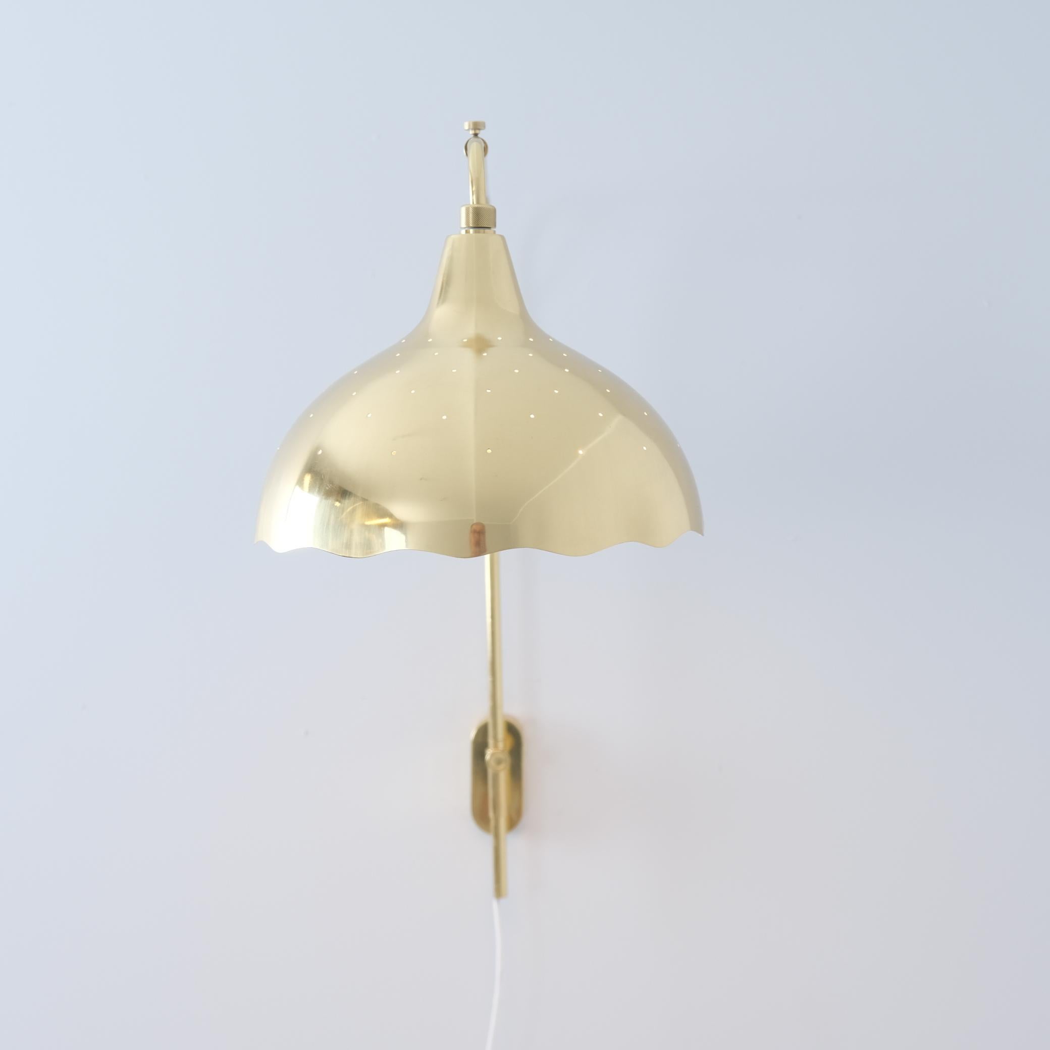 Finlandese Telescopic Gunnel Nyman Wall Lamp Model 71026, Perforated Brass, Idman, 1950 in vendita