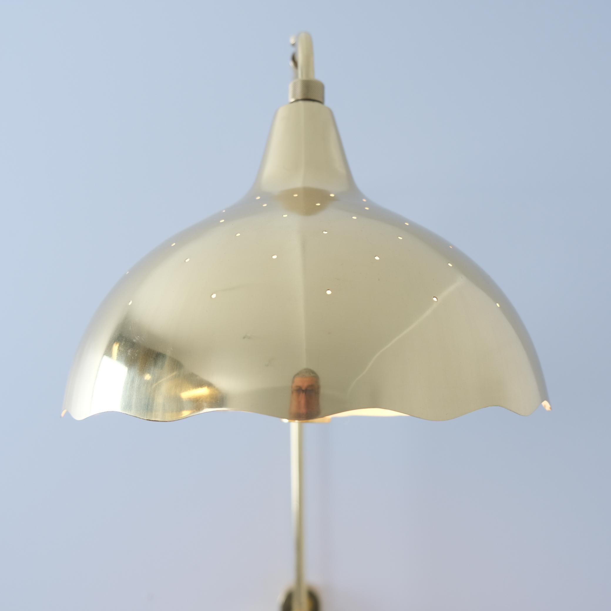 Telescopic Gunnel Nyman Wall Lamp Model 71026, Perforated Brass, Idman, 1950 In condizioni buone in vendita a Helsinki, FI