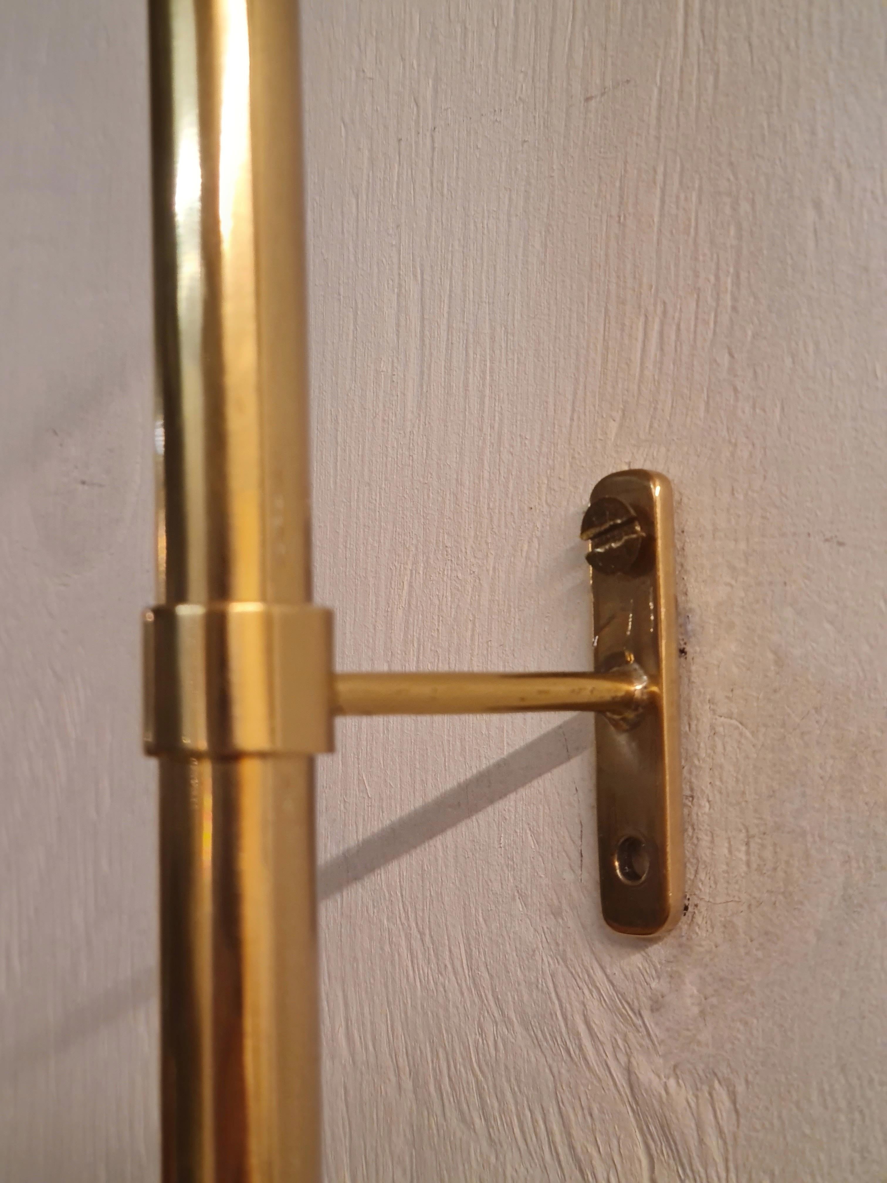 Teleskopische Gunnel Nyman-Wandleuchte Modell 71026, perforiertes Messing, Idman, 1950 im Angebot 1