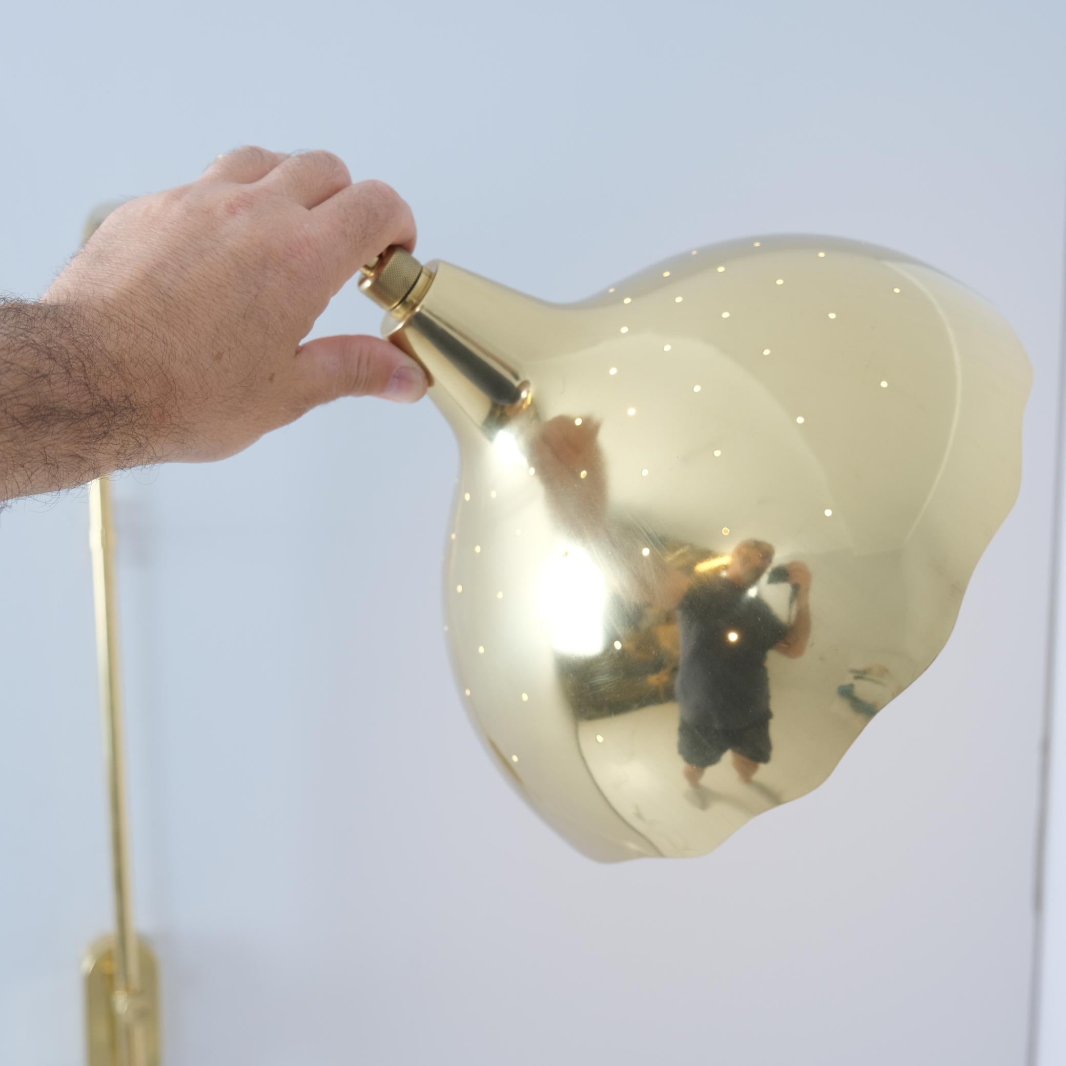Telescopic Gunnel Nyman Wall Lamp Model 71026, Perforated Brass, Idman, 1950 in vendita 2