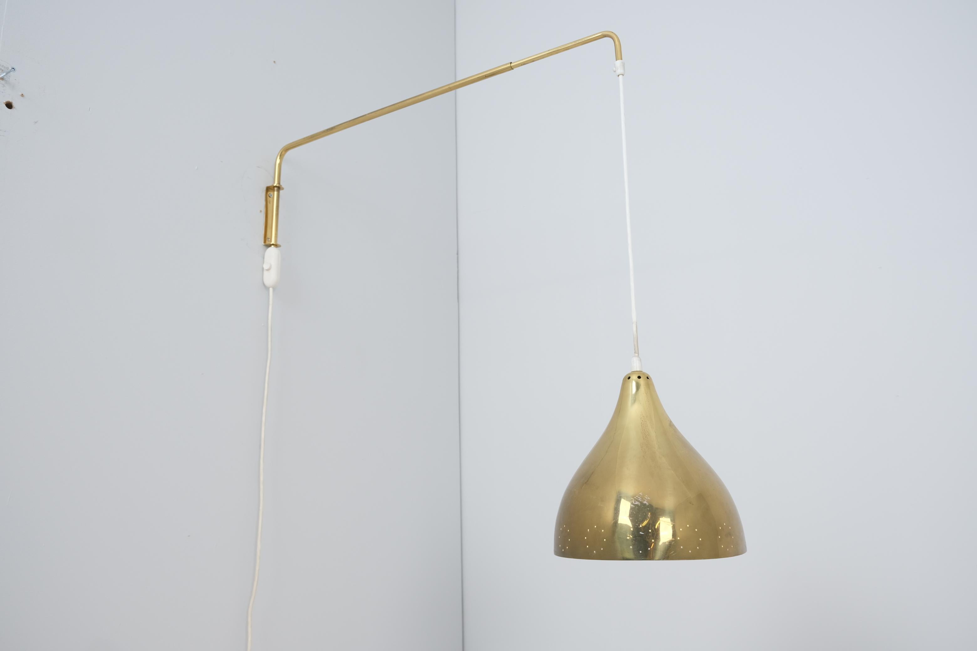 Teleskop-Wandleuchte Modell AO 1 ausfortiertem Messing, Itsu 1950er Jahre (Skandinavische Moderne) im Angebot