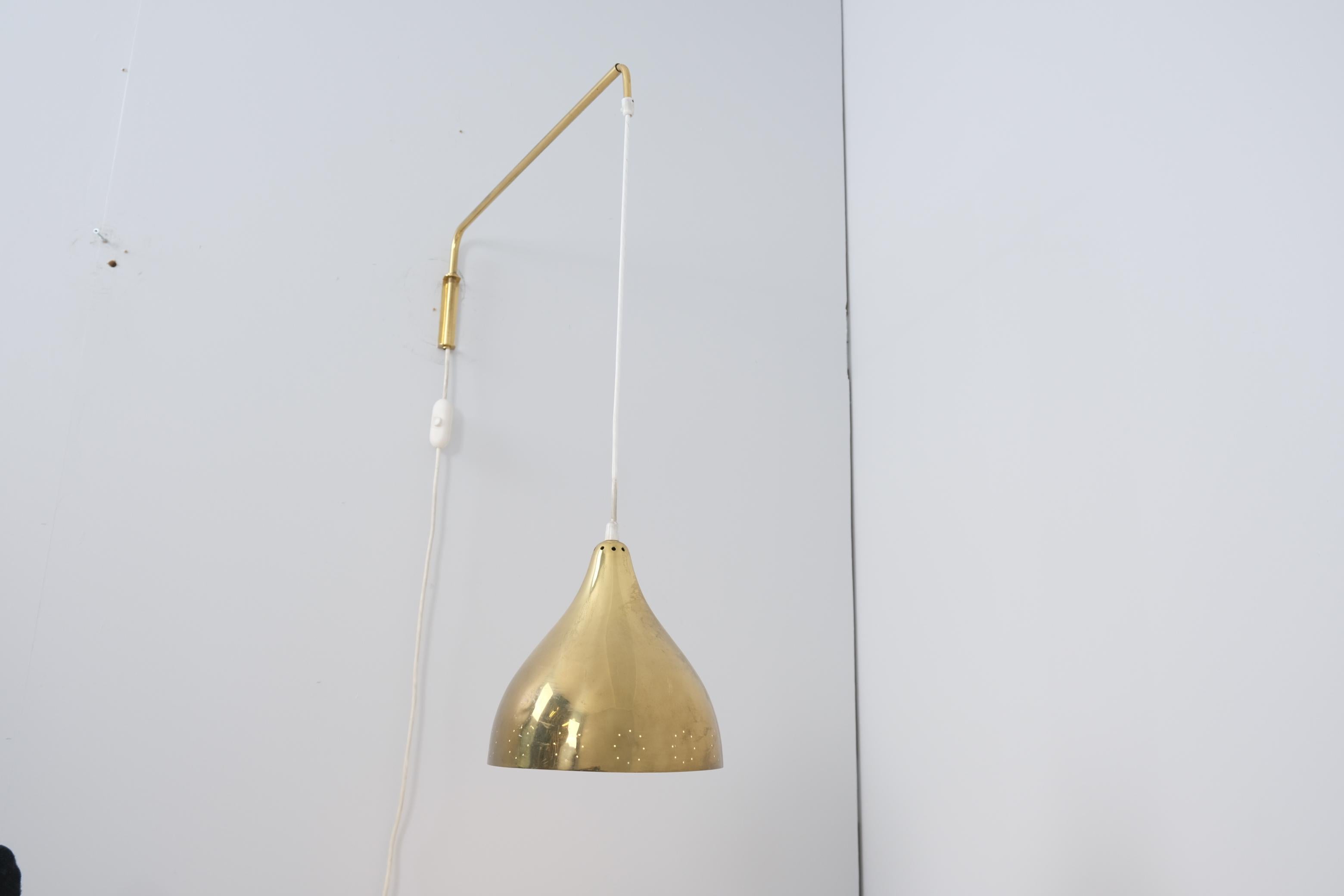 Teleskop-Wandleuchte Modell AO 1 ausfortiertem Messing, Itsu 1950er Jahre (Finnisch) im Angebot
