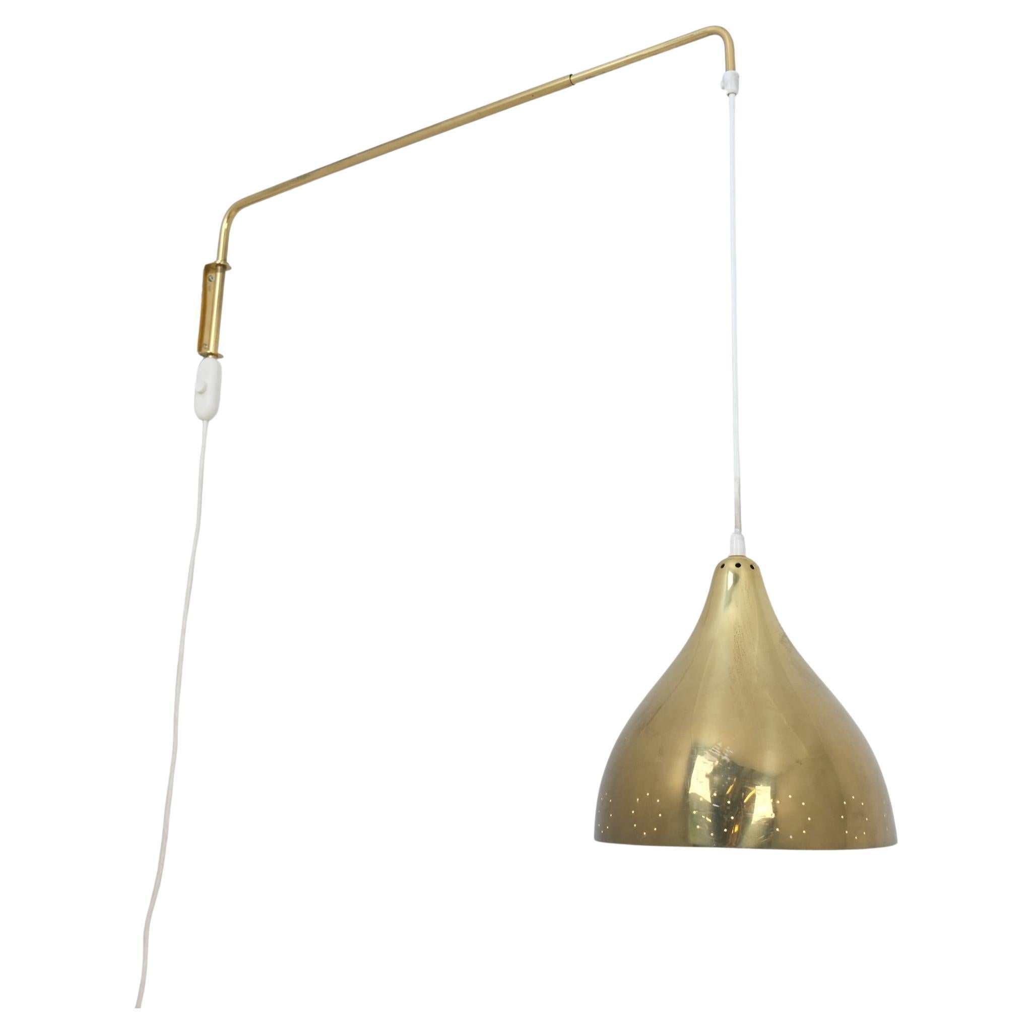 Teleskop-Wandleuchte Modell AO 1 ausfortiertem Messing, Itsu 1950er Jahre im Angebot