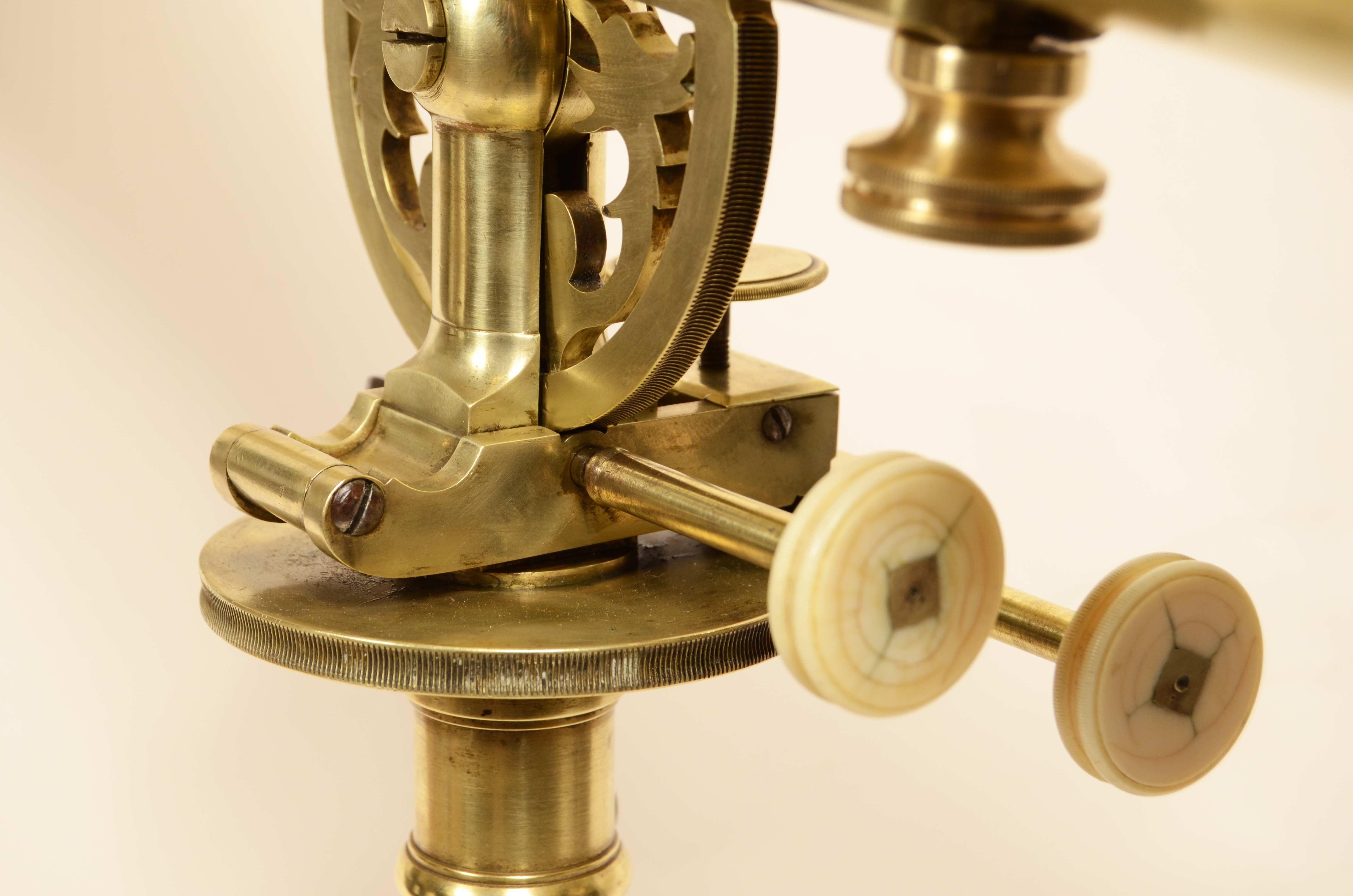 Télescope grégorien en laiton vers 1750 attribué à James Short en vente 7