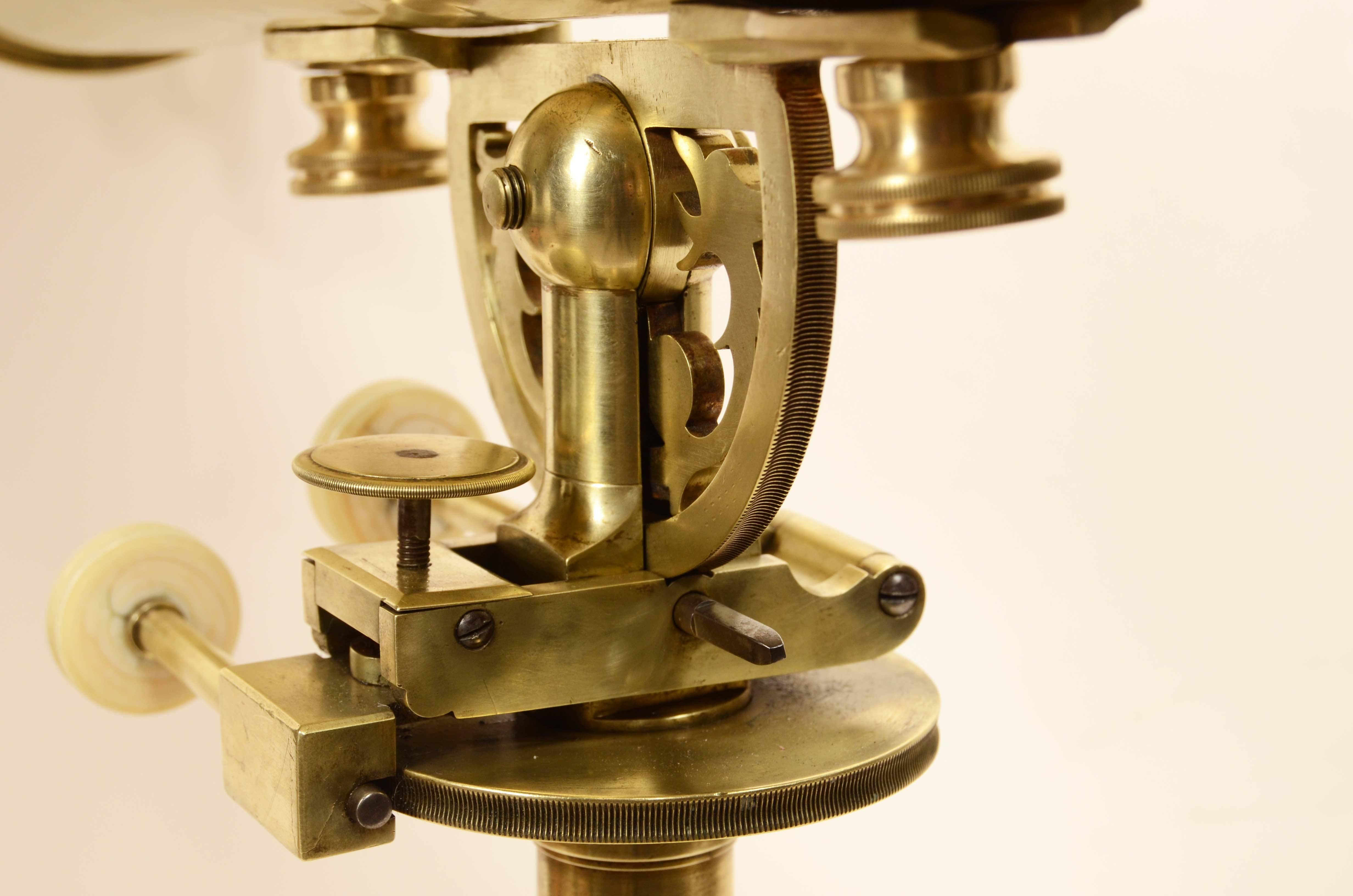Télescope grégorien en laiton vers 1750 attribué à James Short en vente 13