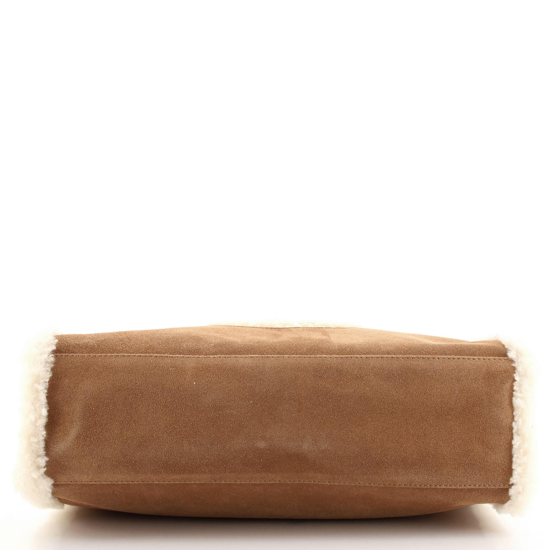 Telfar UGG Einkaufstasche aus Shearling und Wildleder Medium im Zustand „Gut“ in NY, NY