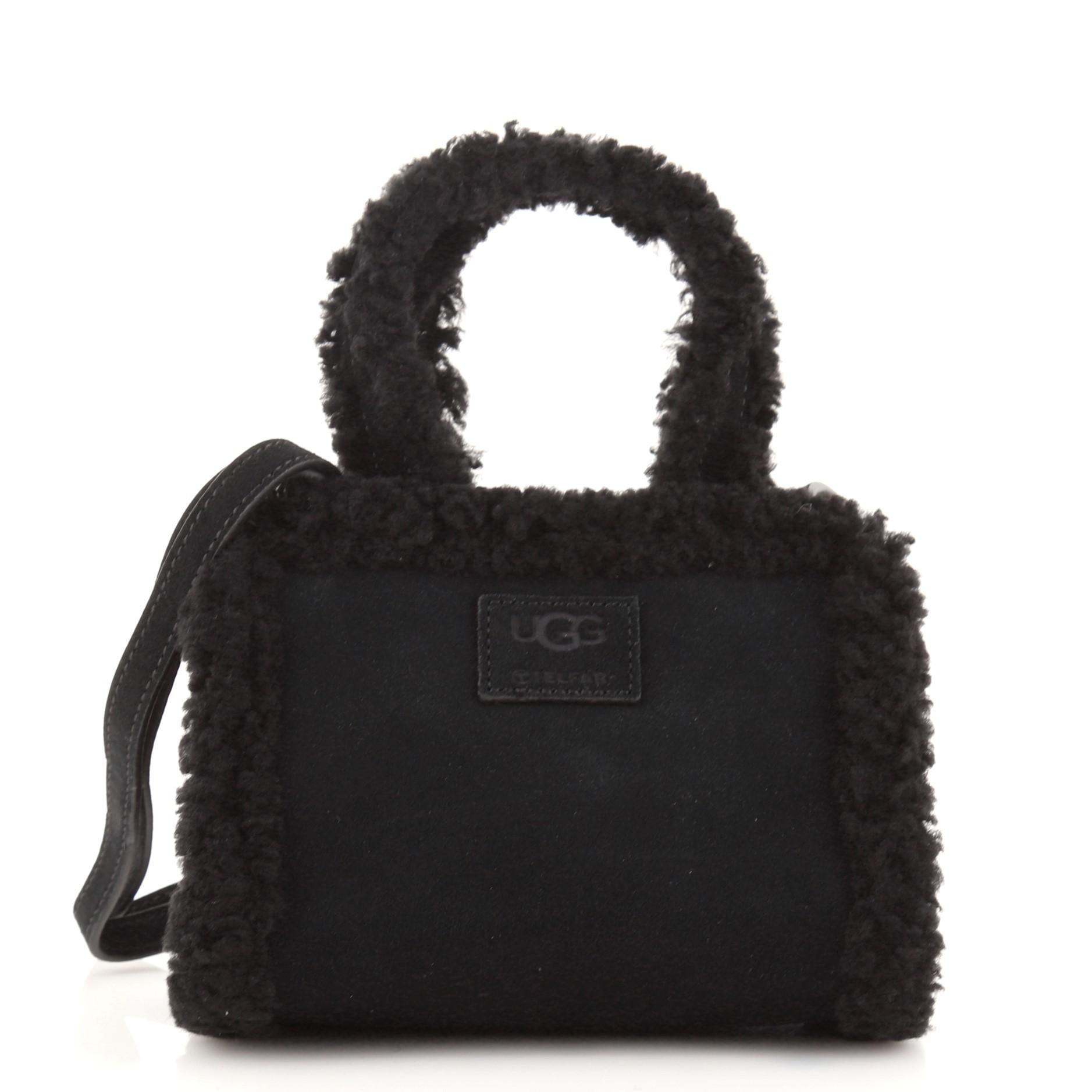 Telfar UGG Einkaufstasche aus Shearling im Zustand „Gut��“ in NY, NY
