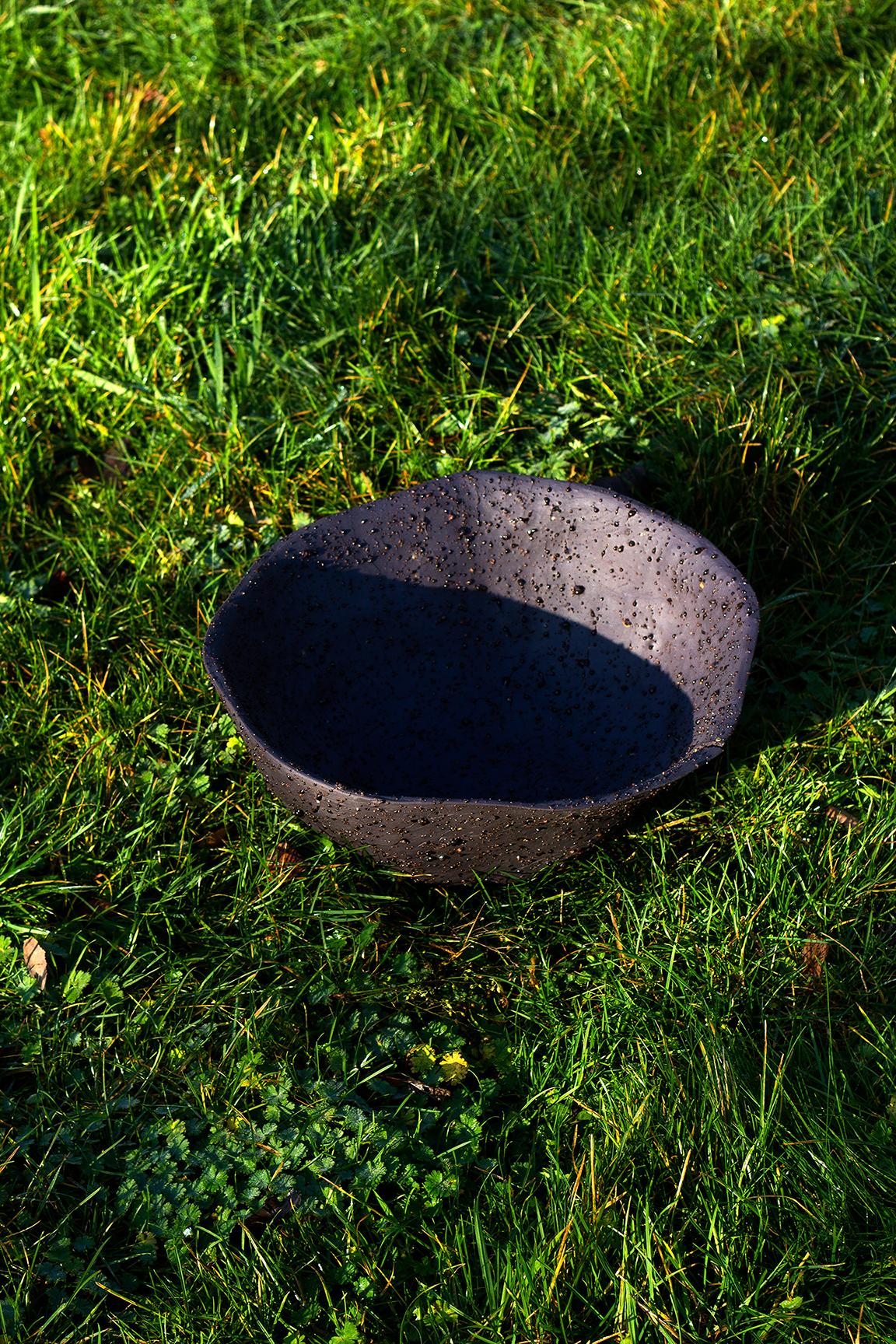 XXI secolo e contemporaneo Telluride, Ciotola grande nera, Centrotavola, Porcellana, Scura, Moderna, Vaso in vendita