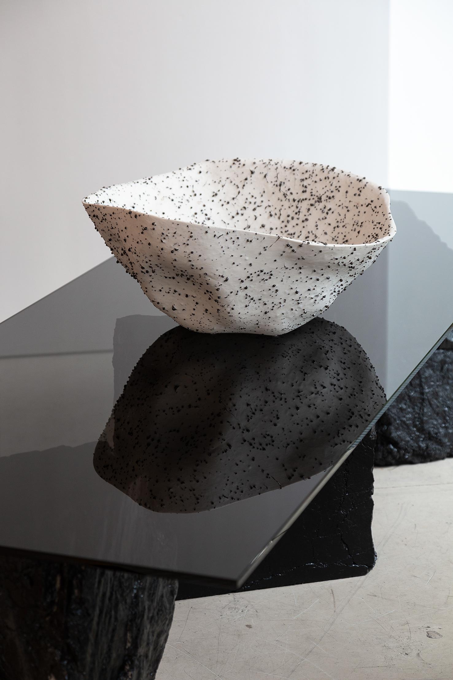Large Bowl, Volcanic, Porcelain, Modern Sculptural Centrepiece, Stracciatella In New Condition For Sale In Eindhoven, NL