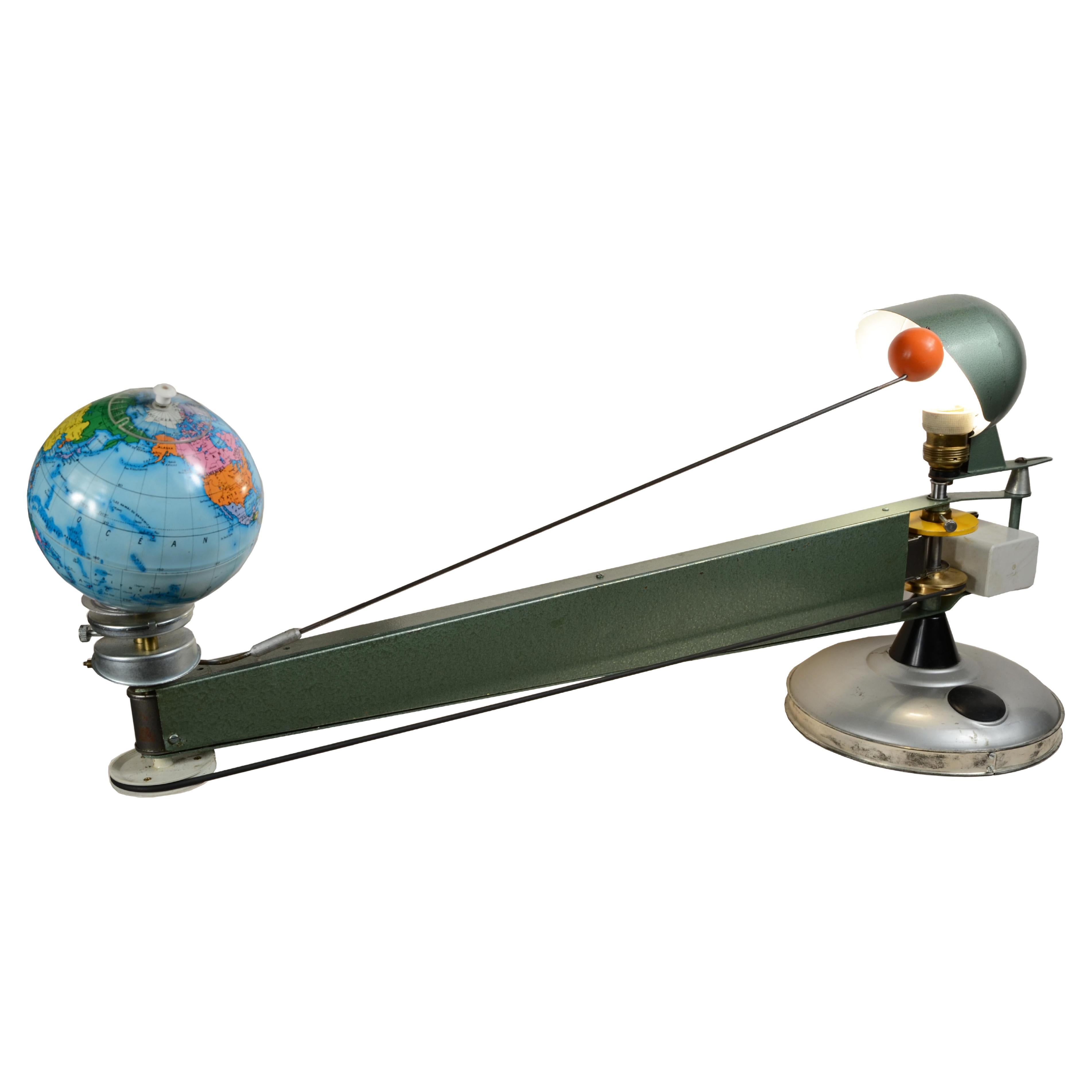 Tellurium mechanical/electrical model of the solar system Phiwe Italian 1950s For Sale