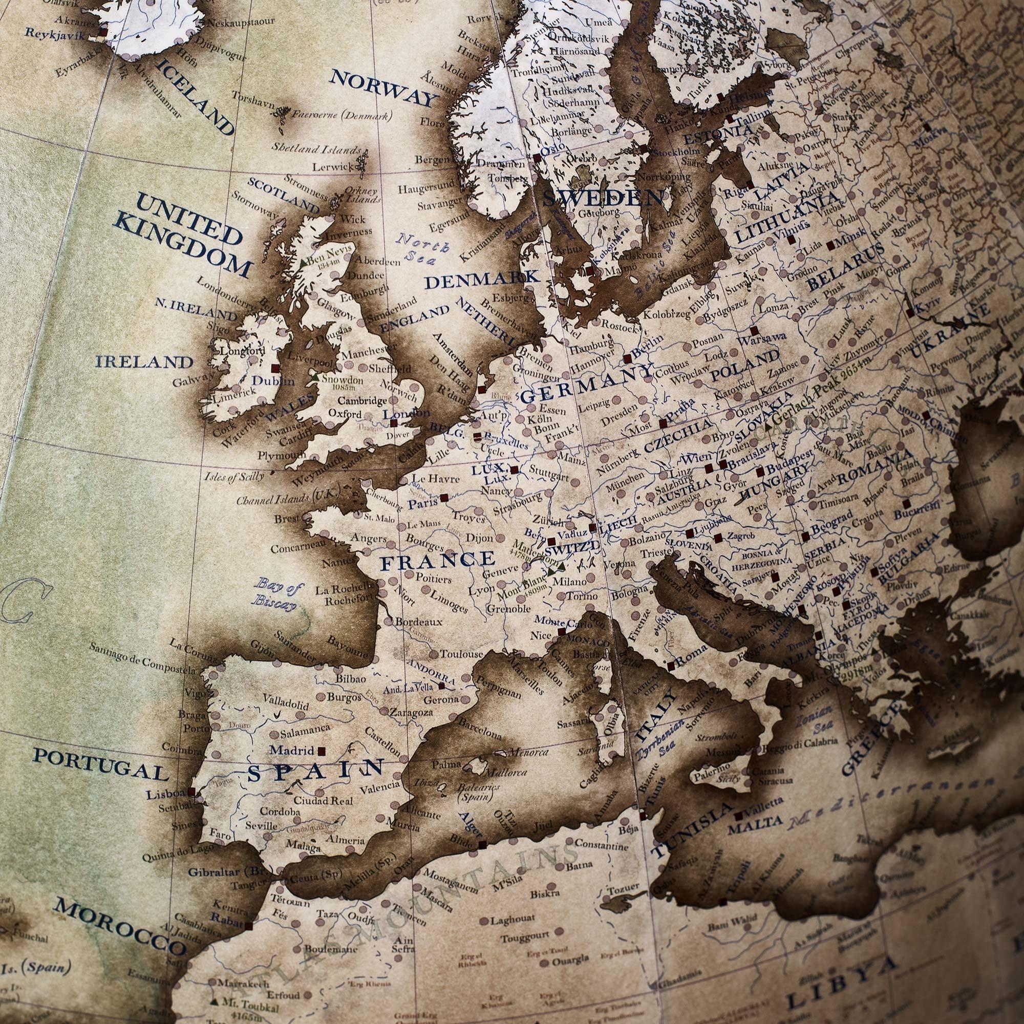 Globe Tellus, vert et sycomore Neuf - En vente à London, GB