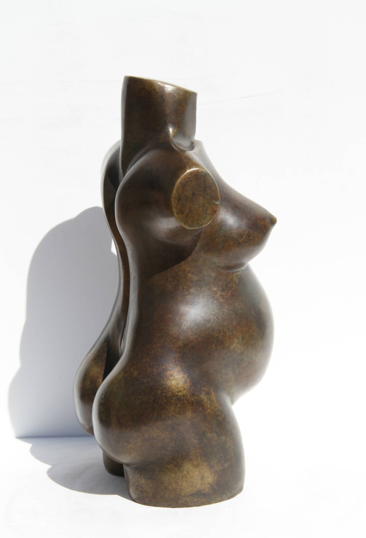 Fertility Venus, Bronze Nude Sculpture by Telly Mia For Sale 1