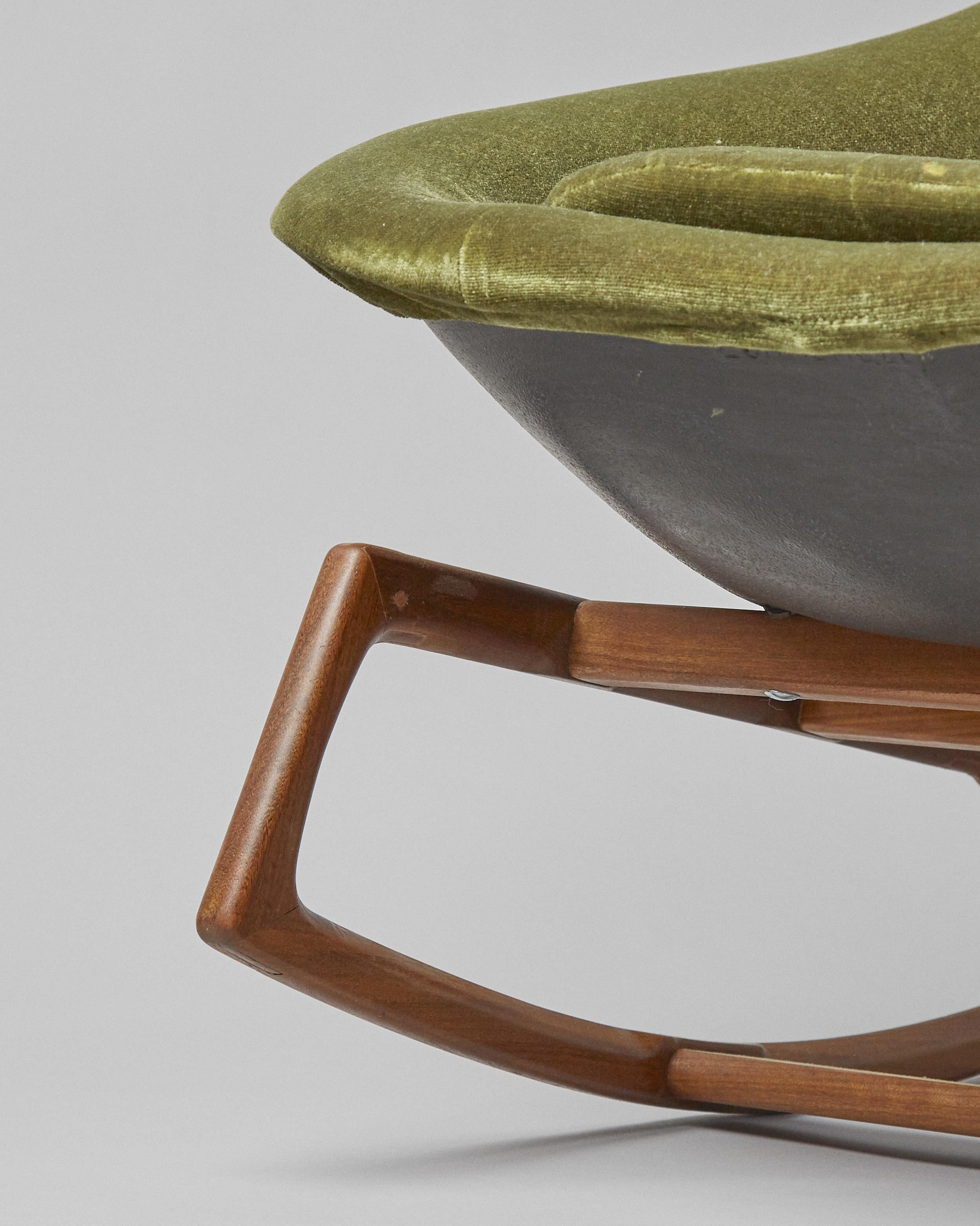 Telstar Gemini Rocking Chair by Walter S Chenery for Lurashell 3