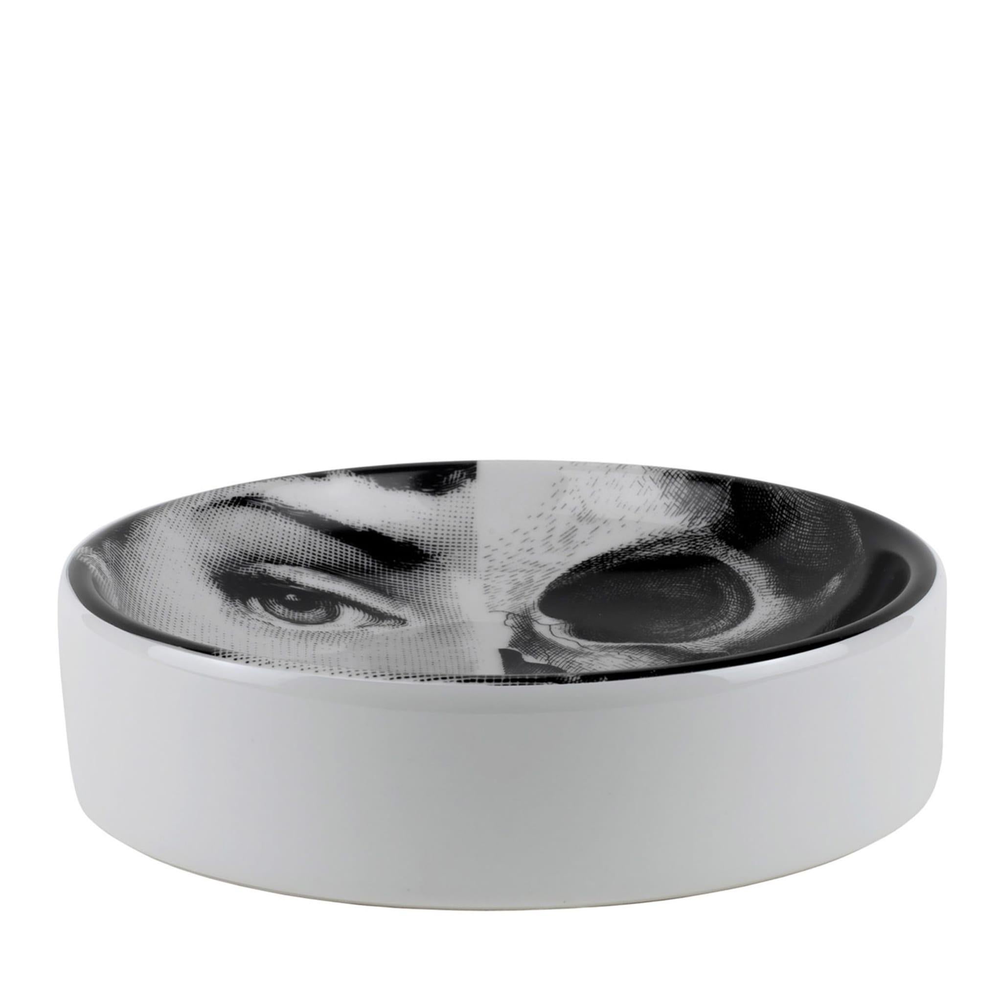 Fornasetti's reinterpretations of opera singer Lina Cavalieri's face are the basis of the iconic Tema e Variazioni series and make this hand-decorated porcelain ashtray a must-have for collectors and lovers of art alike. Any minor discrepancies