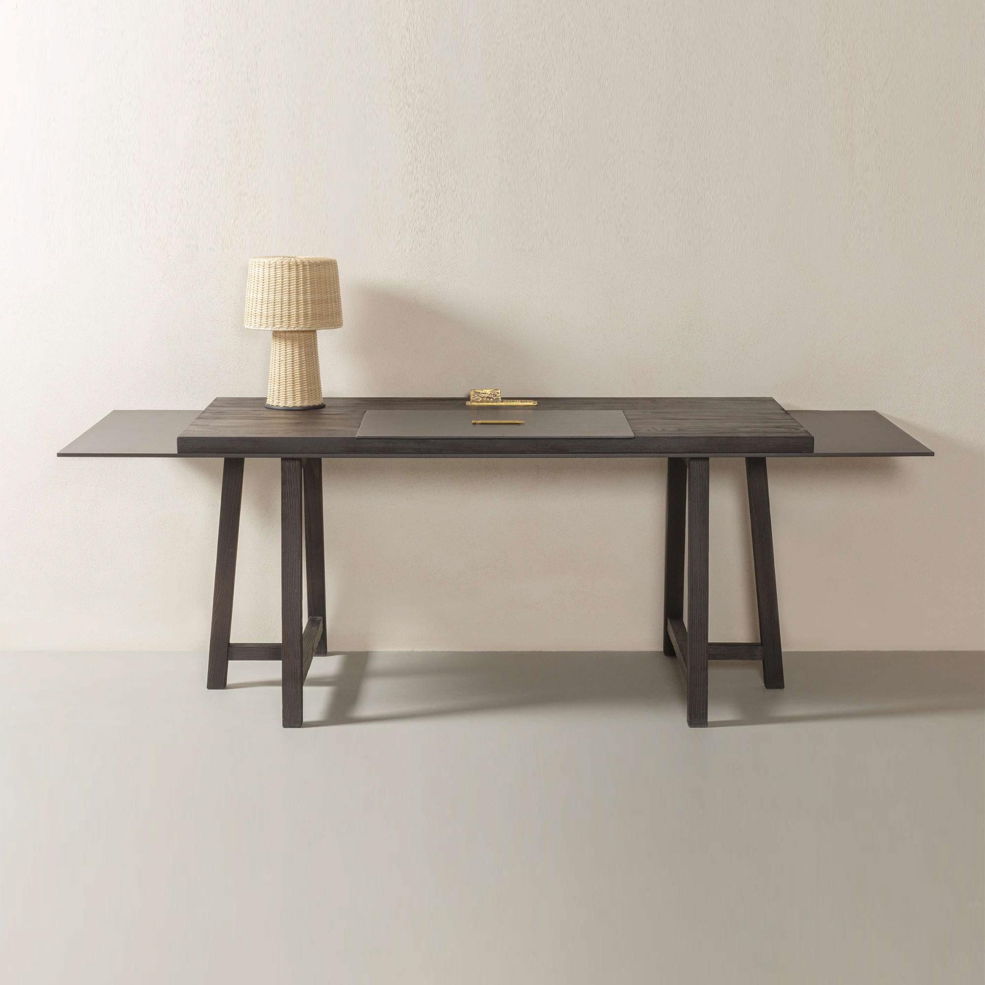 Moderno Scrivania Temaki in legno di pino di Stephane Parmentier x Giobagnara in vendita
