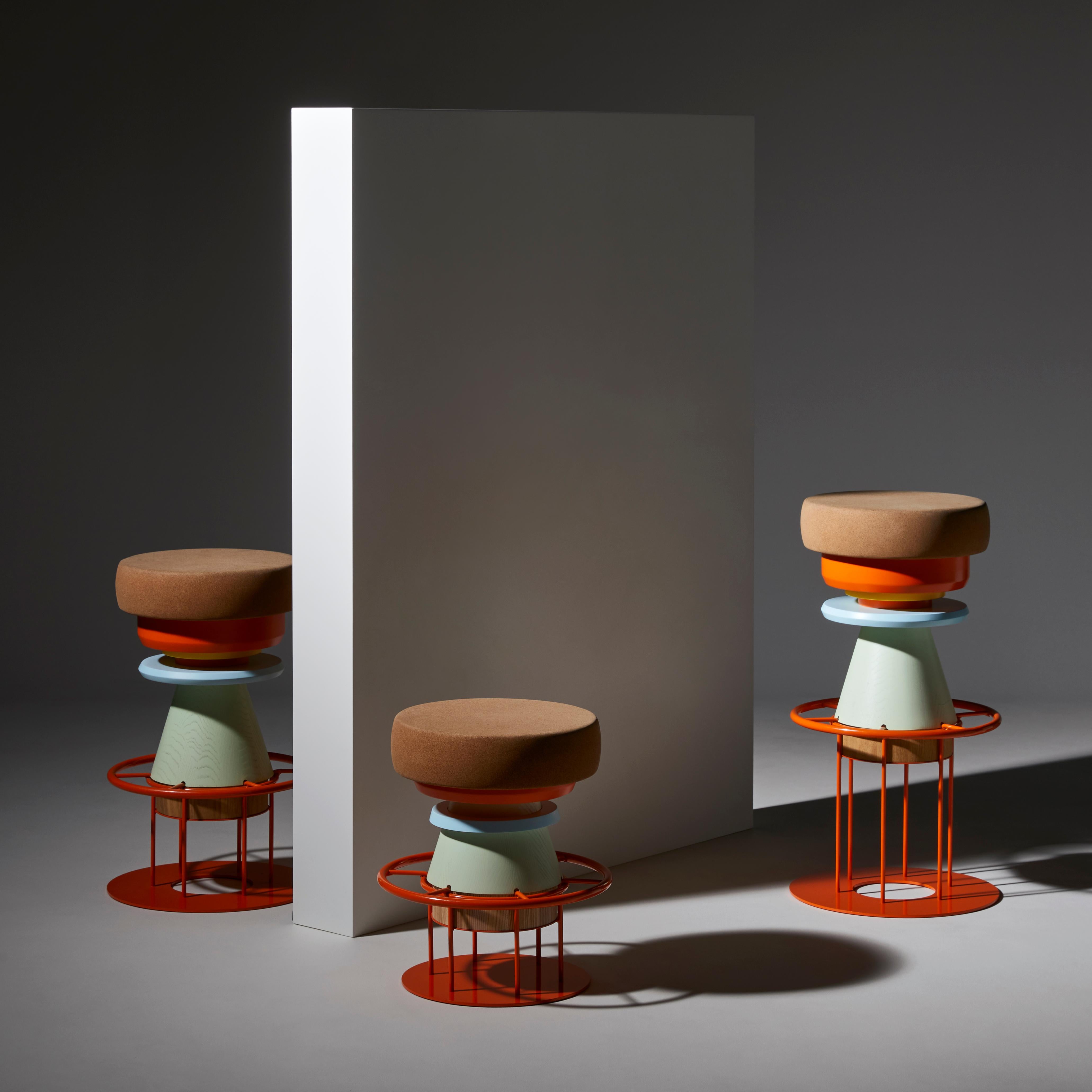 Moderne Tabouret Tembo, corps en couleur, par Note Design Studio pour La Chance en vente