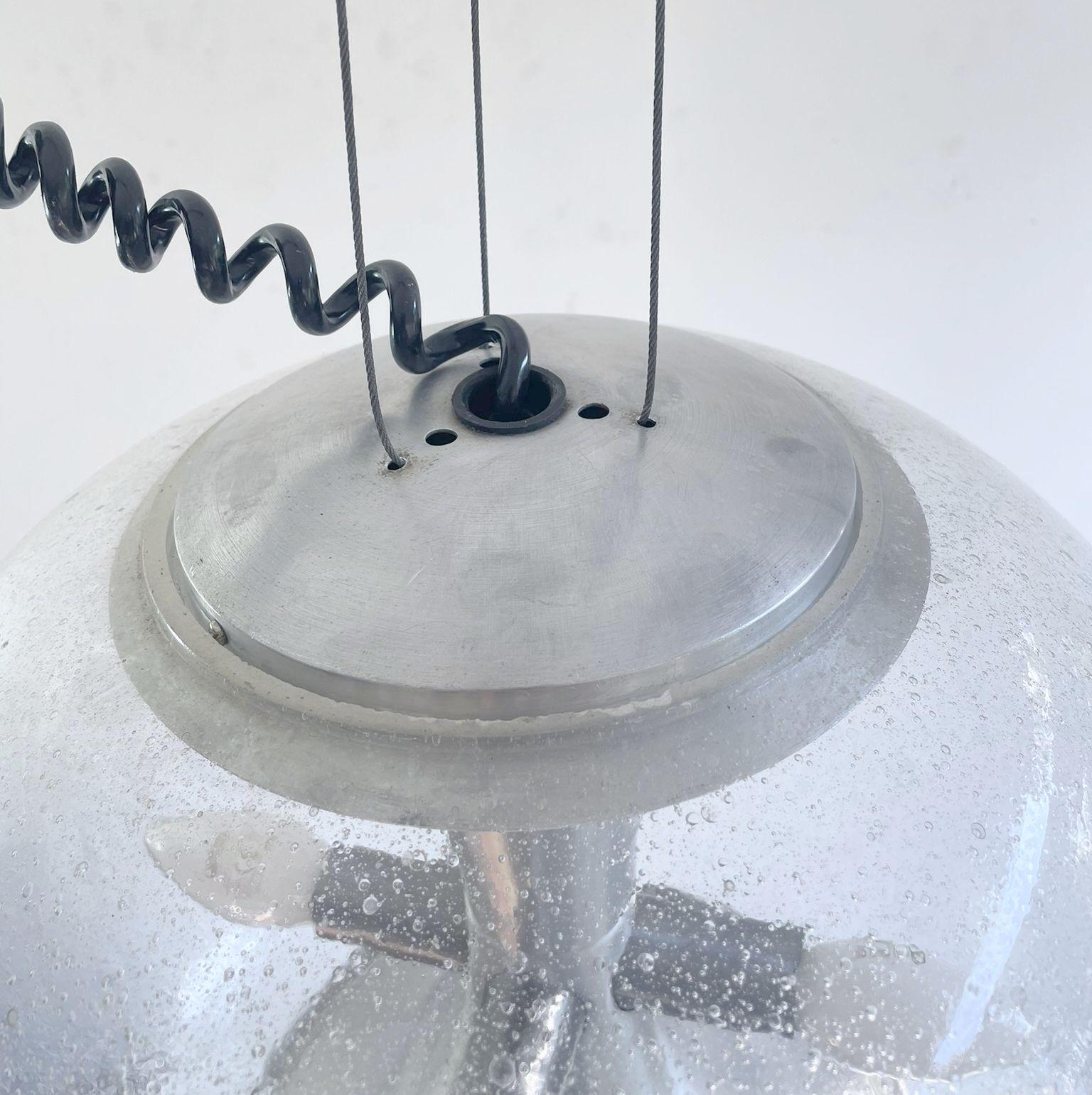 Lampada a sospensione a sfera in vetro Temde anni '70 in vendita 5