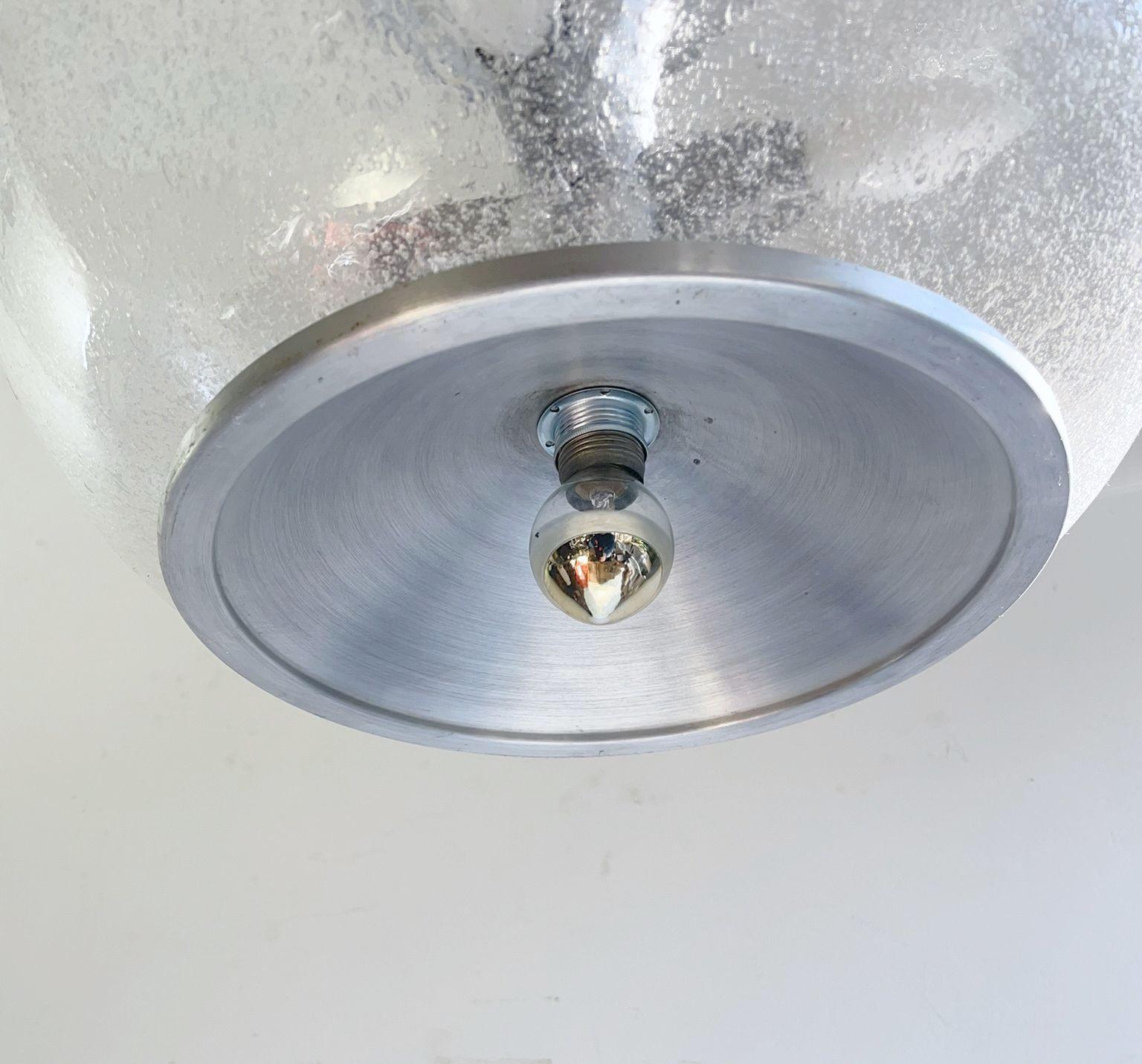 Lampada a sospensione a sfera in vetro Temde anni '70 in vendita 6
