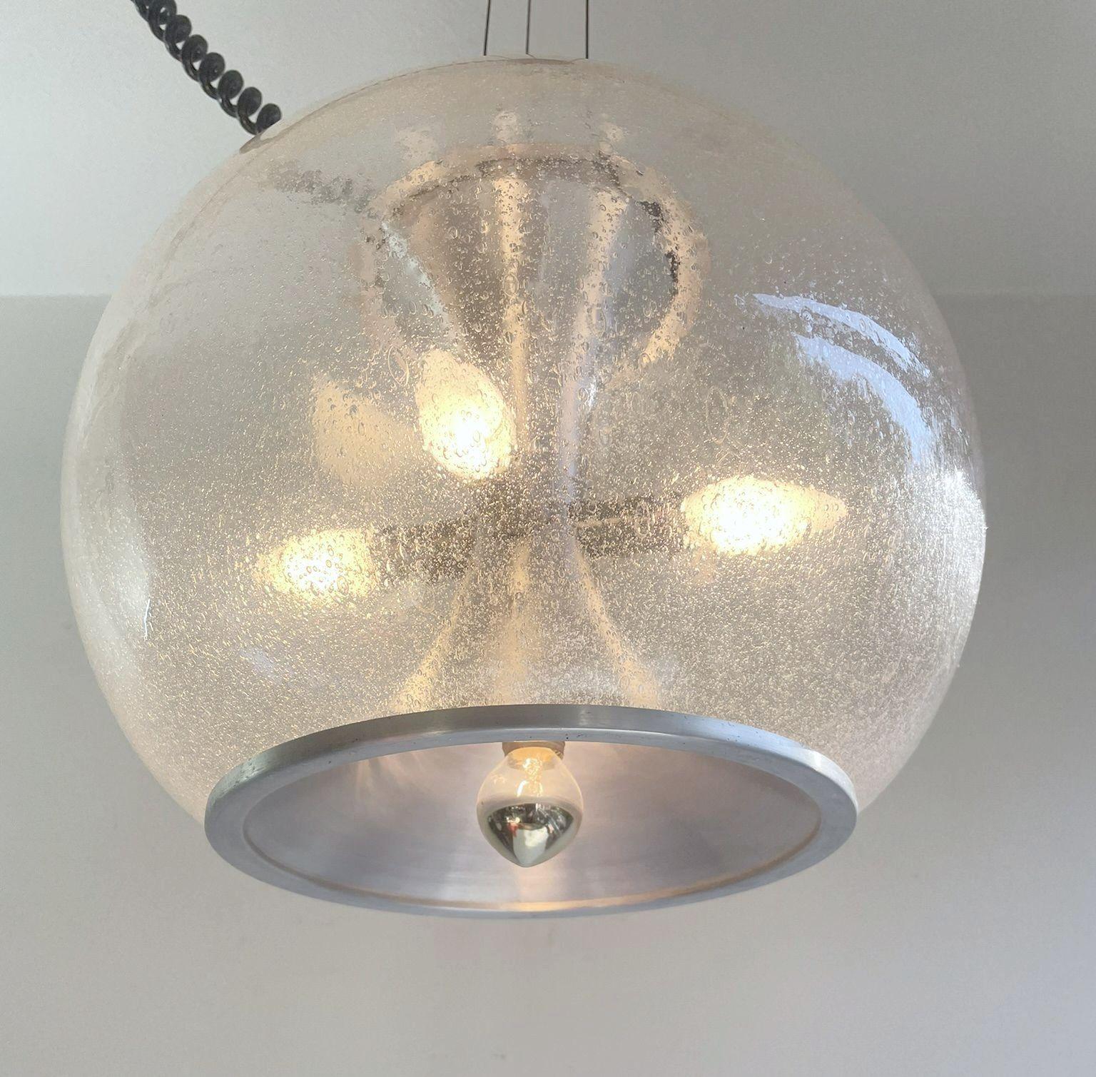 Lampada a sospensione a sfera in vetro Temde anni '70 In condizioni buone in vendita a DOORWERTH, NL