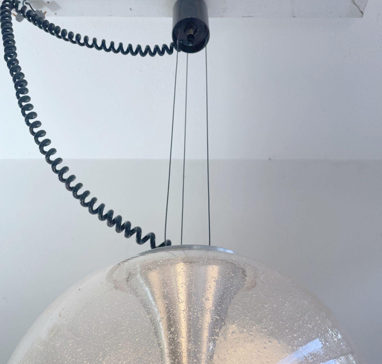 Fine XX secolo Lampada a sospensione a sfera in vetro Temde anni '70 in vendita