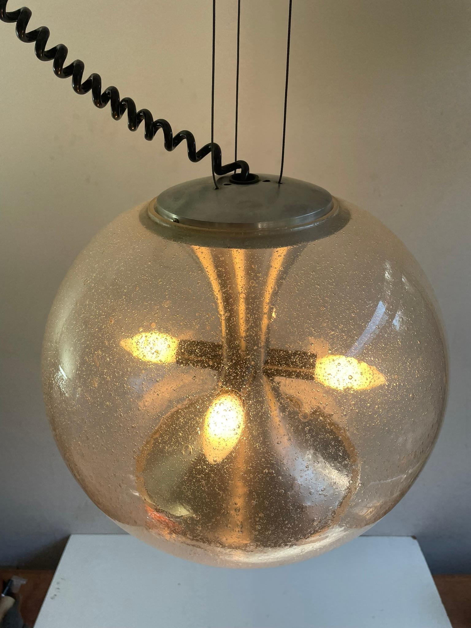 Metallo Lampada a sospensione a sfera in vetro Temde anni '70 in vendita