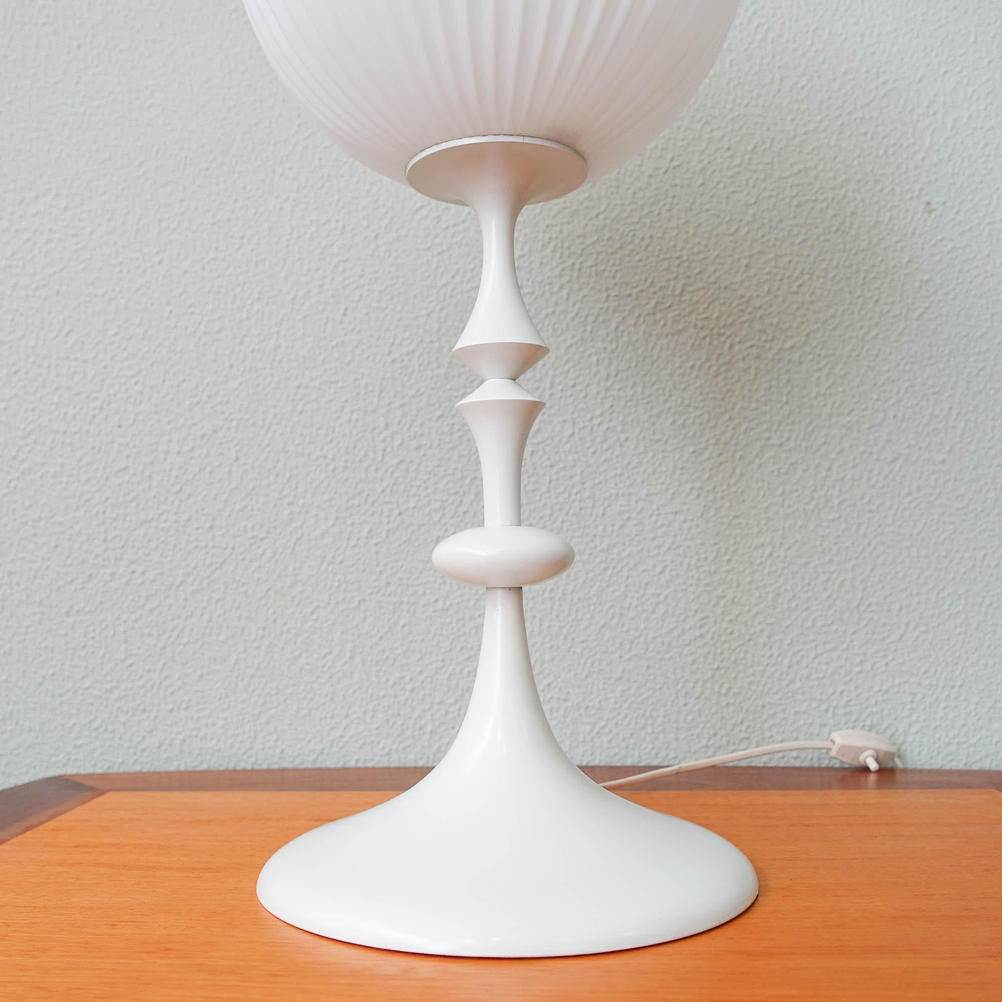 Temde Leuchten White Tulip Table Lamp, 1960's In Good Condition In Lisboa, PT