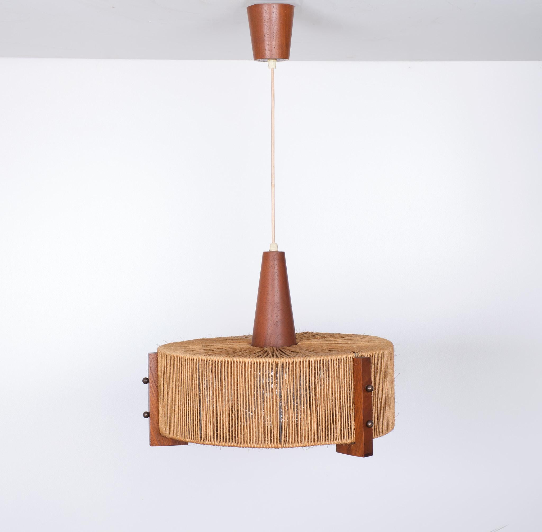 Beautiful Mid-Century Sisal Pendant lamp by Temde -luchten   1960's  Raffia shade .
solid Teak details . All complete with the Chrystal l Glass inner shade .
One large E27 bulb needed 