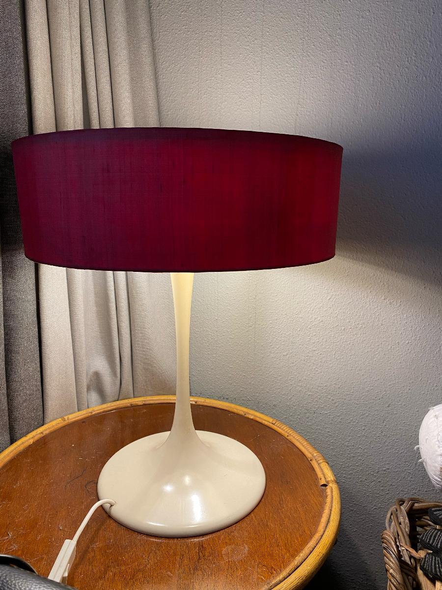 Enameled Mid-Century Temde Table Lamp with a Tulip Base  For Sale