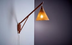 Lampe murale Temde en teck et sisal, Suisse, années 1950