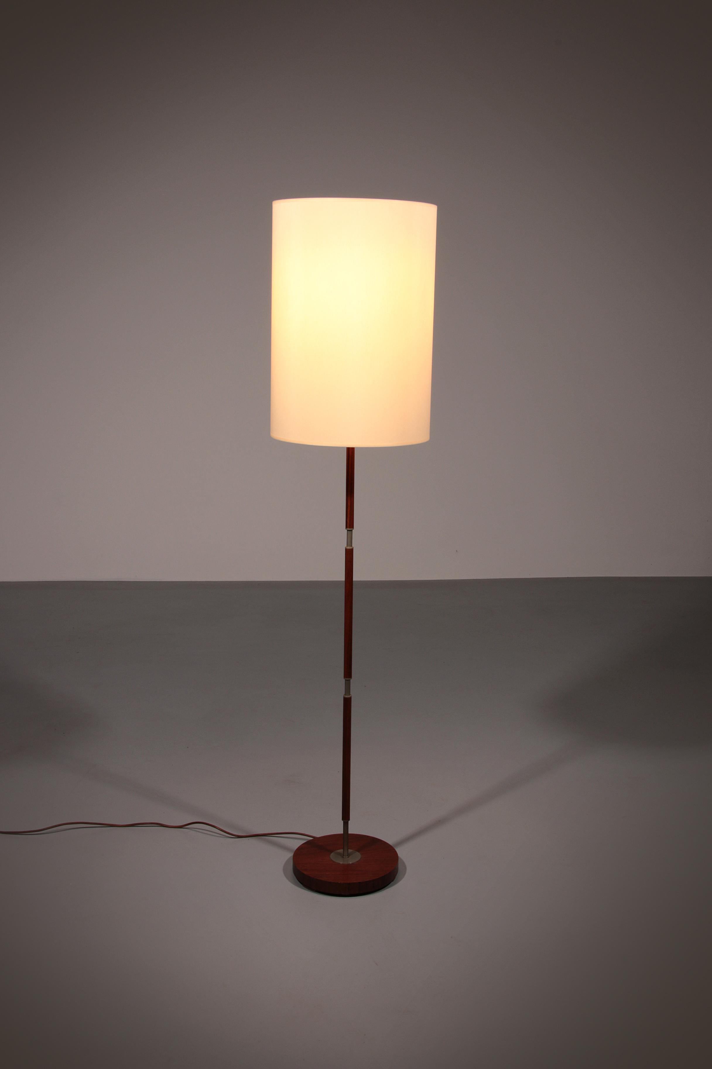 

Step into the charm of Temde mid-century design with this beautifully crafted floor lamp from the 1960s. Made in Germany, this elegant piece features warm teak wood combined with a refined brass finish, creating a timeless harmony of natural and