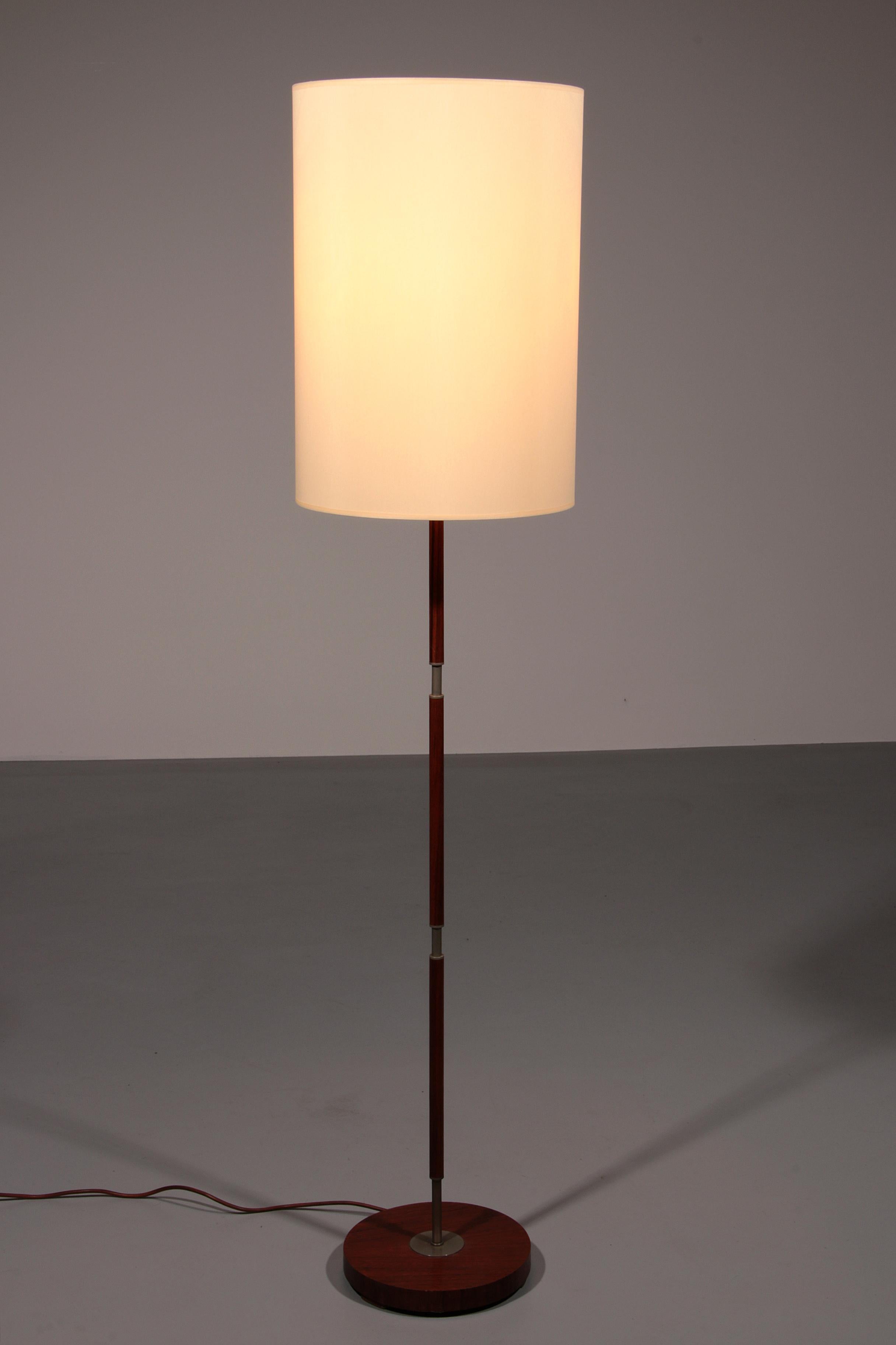 Temde Teak & brass Floor Lamp with New Custom Shade – 1960s Elegance In Good Condition For Sale In Oirlo, LI