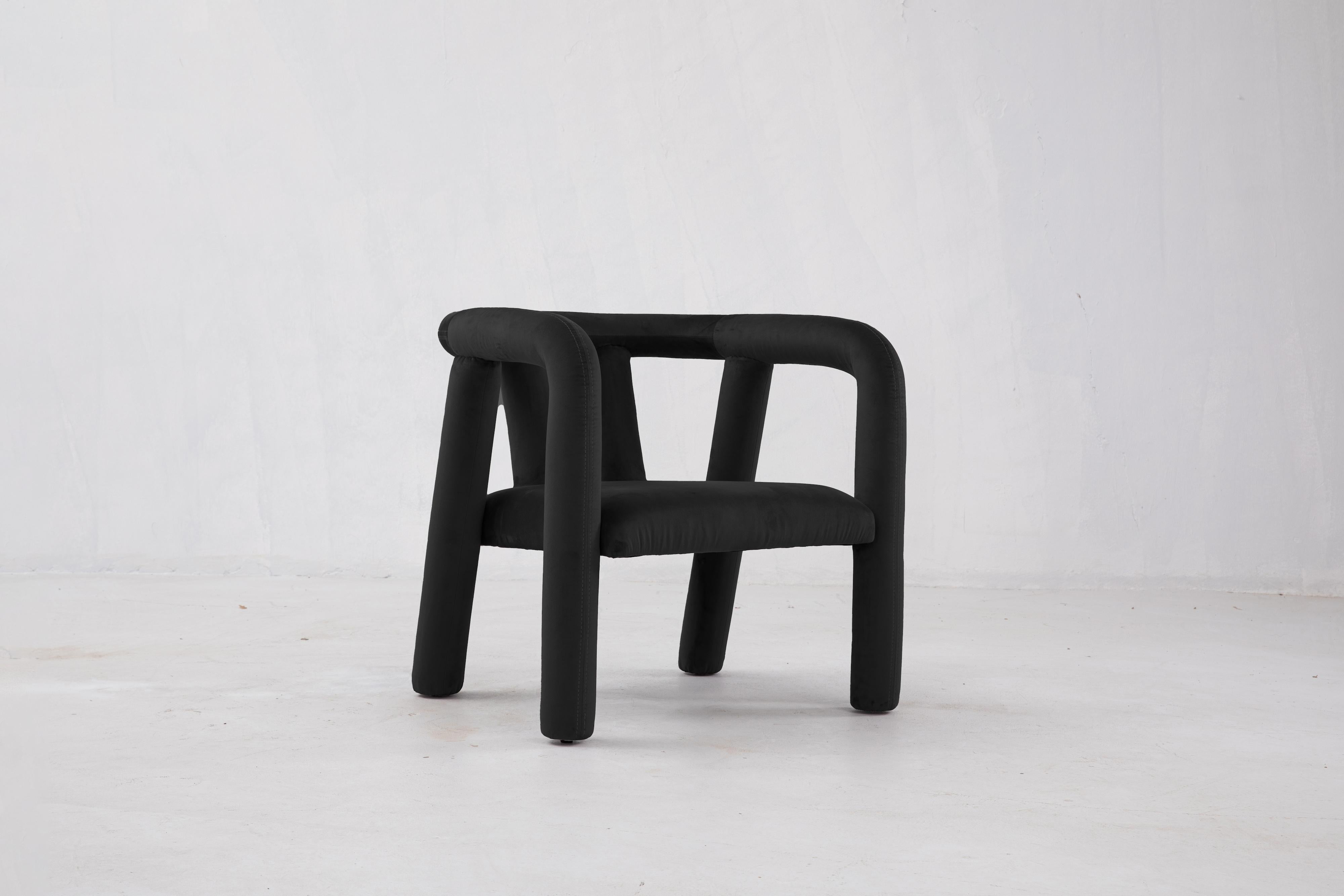 Temi Sessel von Sun at Six, minimalistischer Sessel aus lavendelfarbenem Samt im Angebot 1