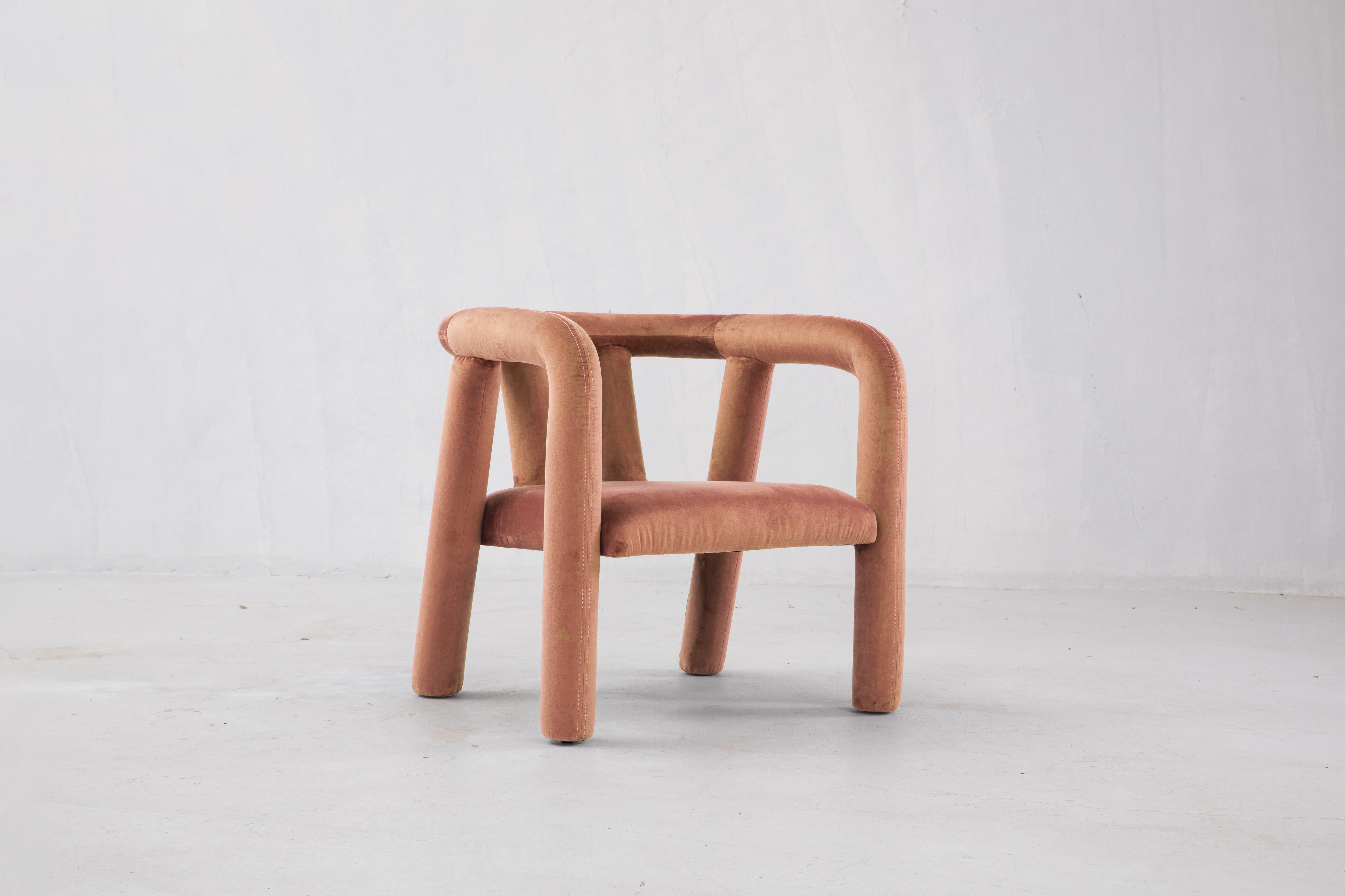 Temi Sessel von Sun at Six, minimalistischer Sessel aus lavendelfarbenem Samt im Angebot 7