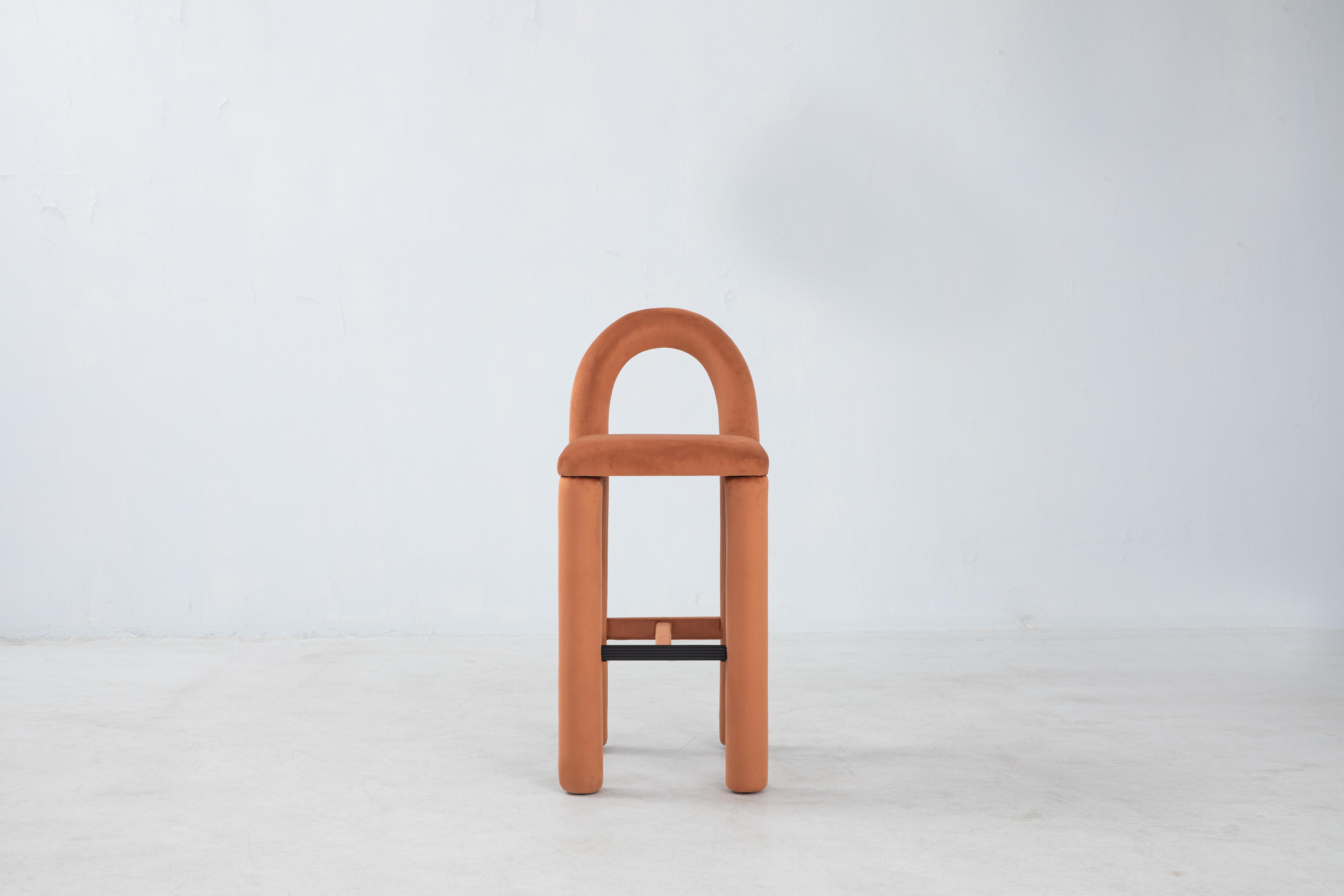 La chaise Temi Counter & Bar Chair est une version comptoir / tabouret de bar de la chaise Temi, cossue et graphique. Simple mais audacieuse, la chaise de comptoir et de bar Temi est idéale pour s'asseoir au comptoir et est disponible dans une
