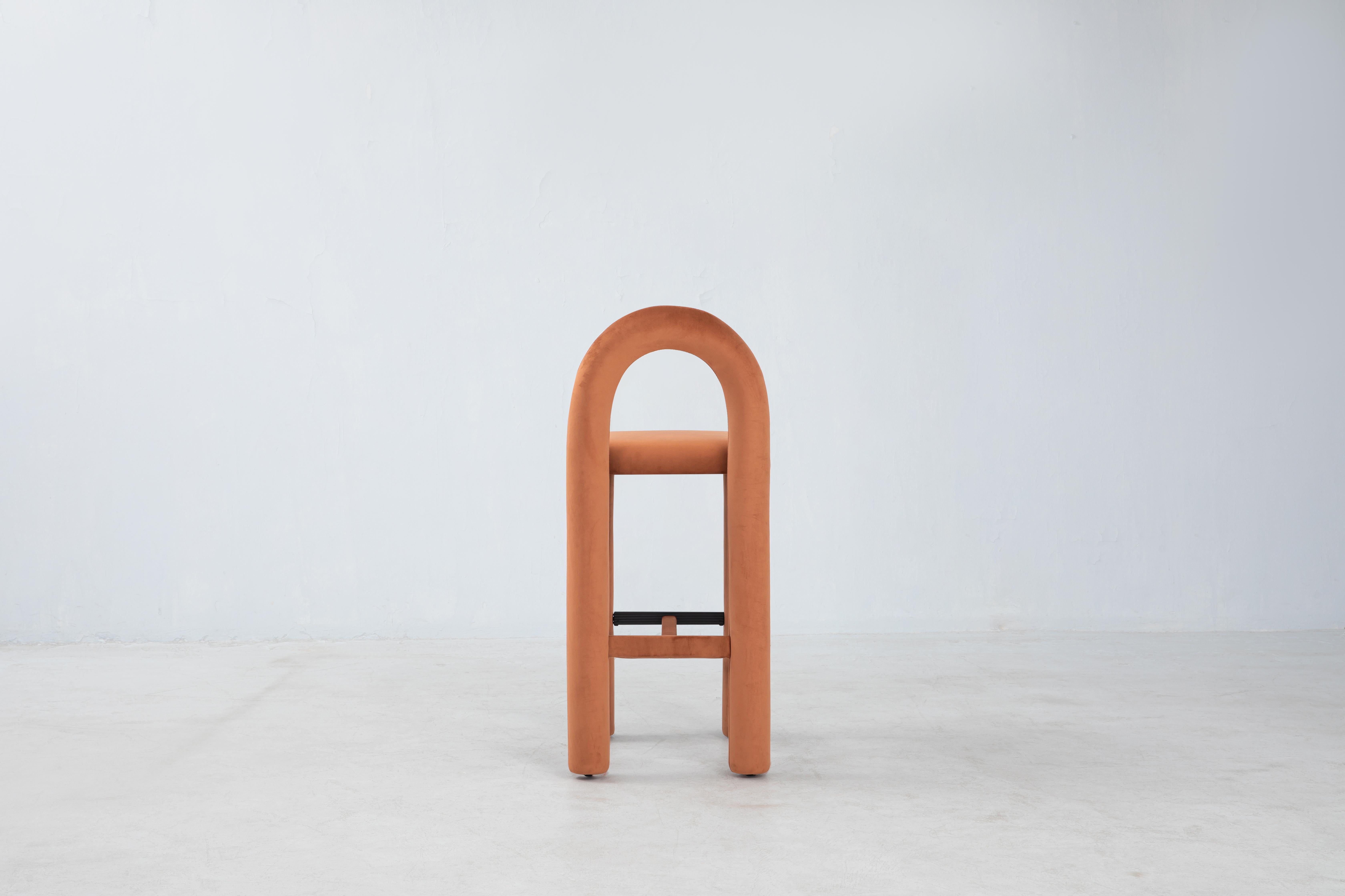 Minimaliste Chaise de bar Temi, chaise de comptoir minimaliste en velours en vente