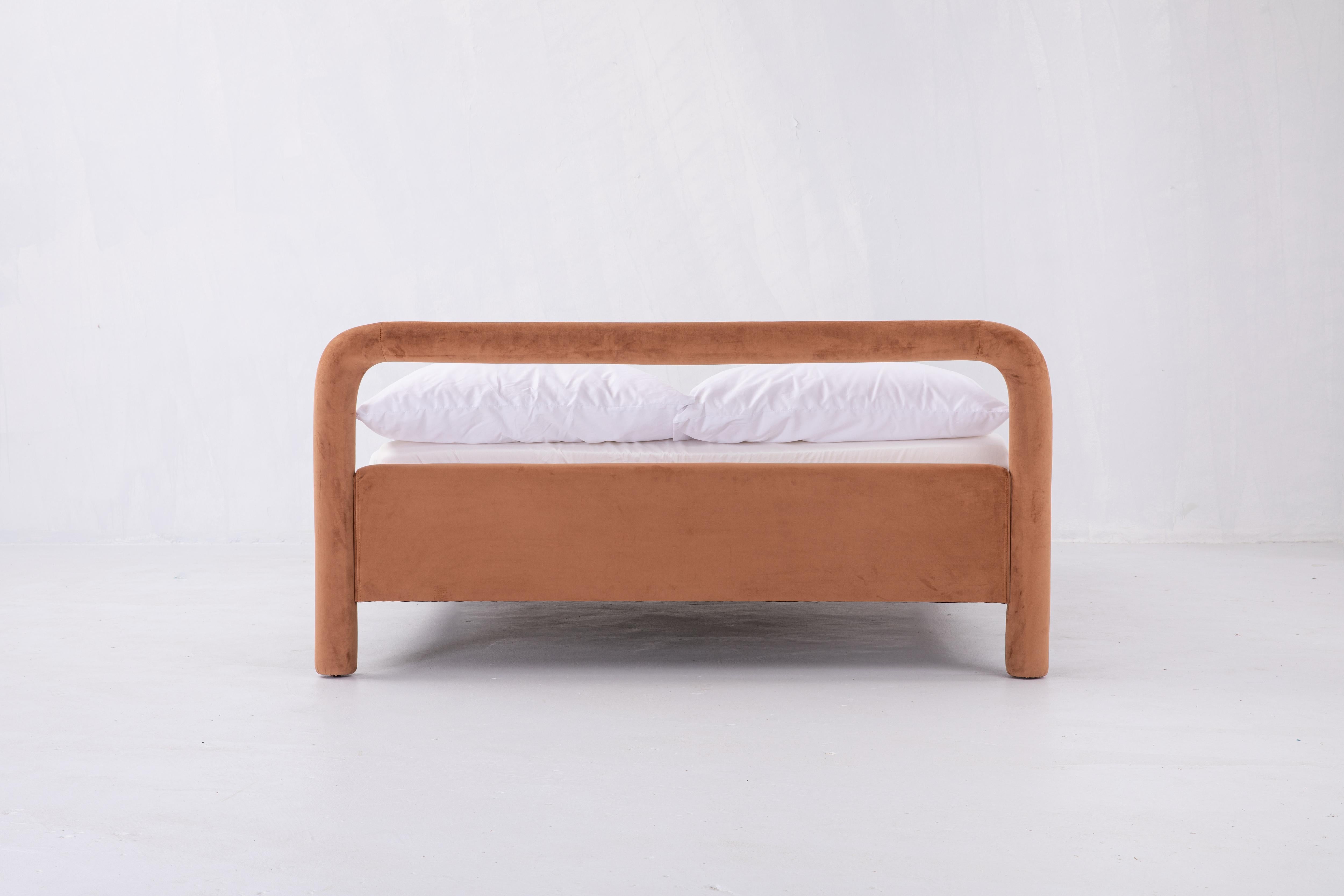 Temi Bed by Sun at Six, Minimalist Teja Queen Bed In New Condition For Sale In San Jose, CA