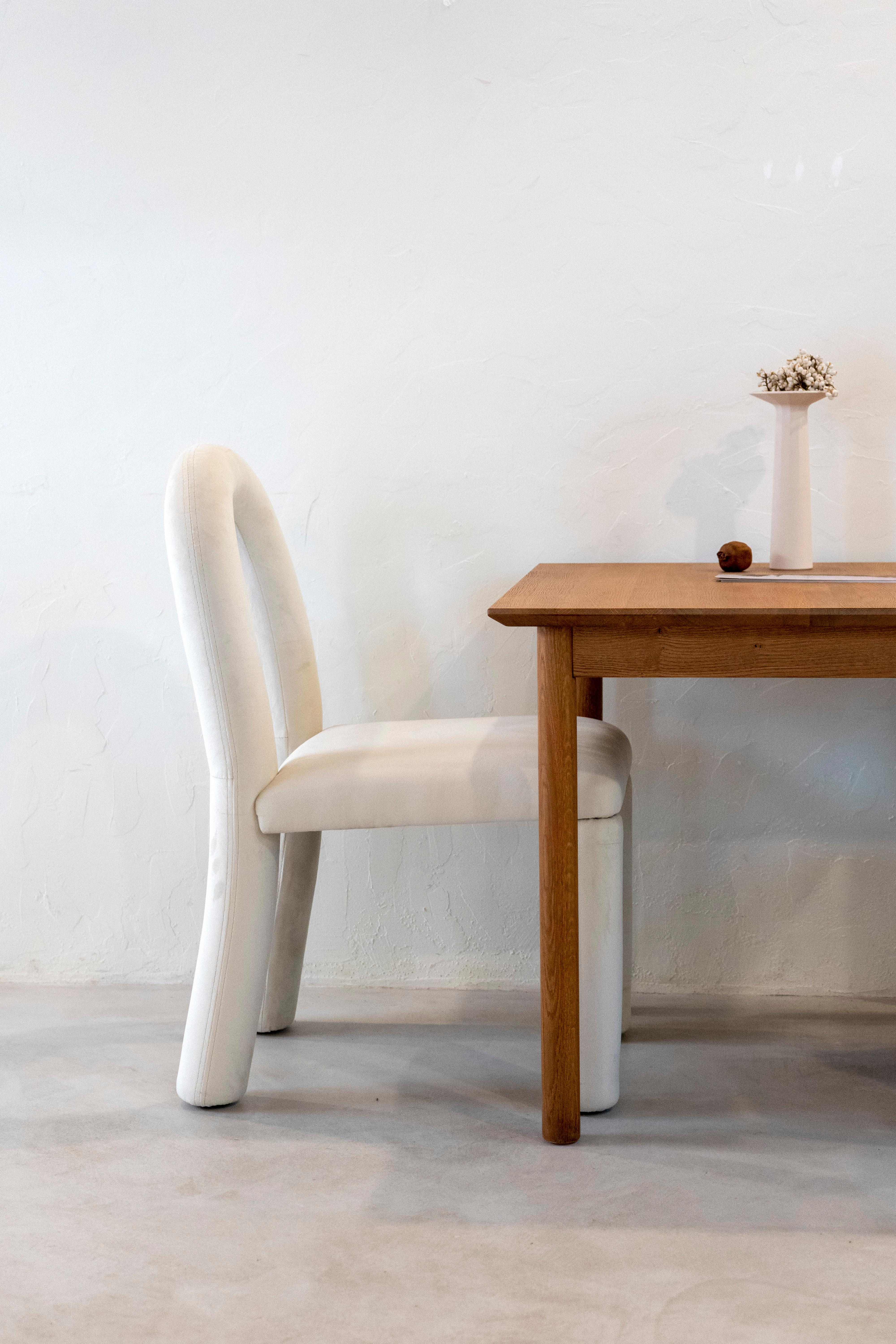Contemporary Temi Chair, Minimalist Cream Velvet Dining Chair For Sale