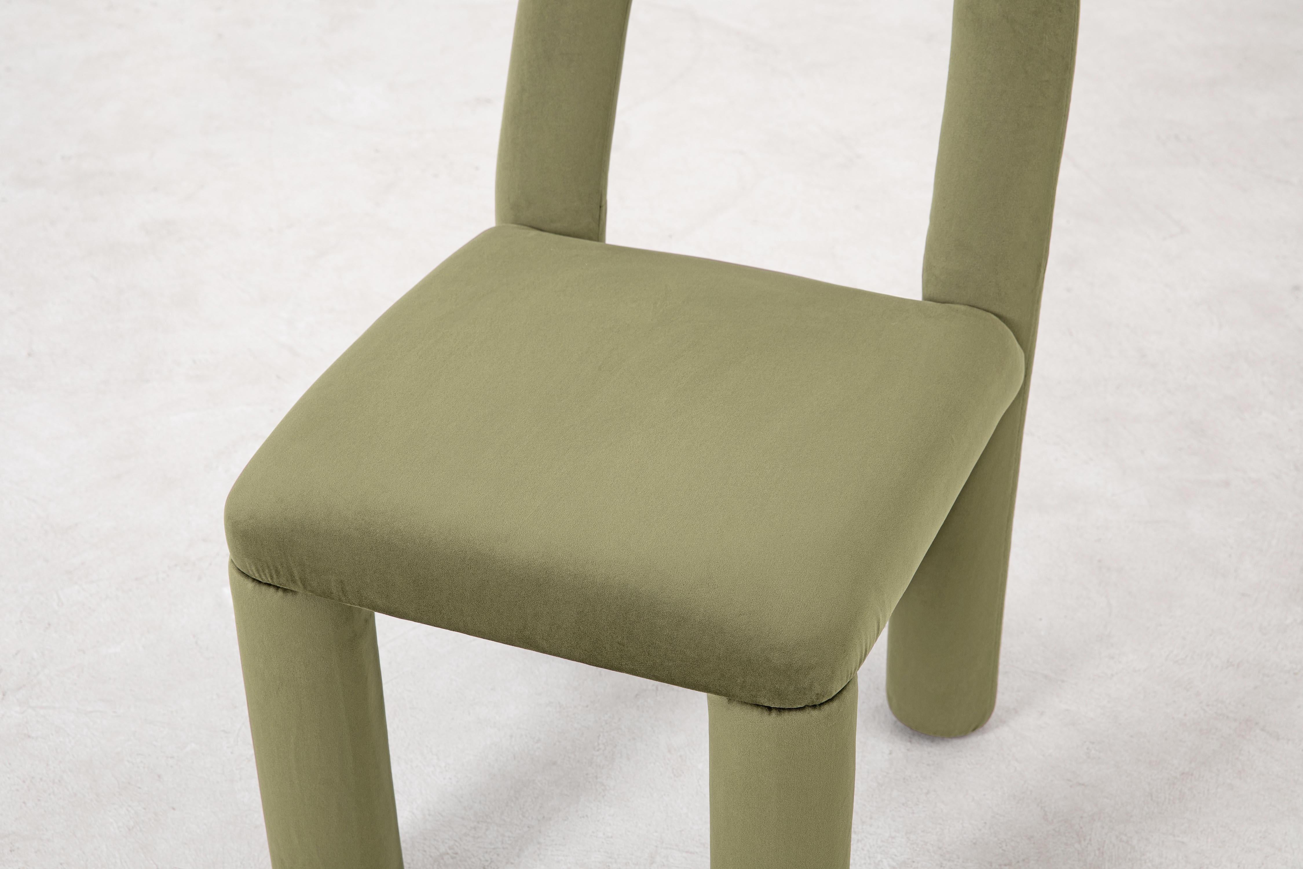 XXIe siècle et contemporain Chaise Temi, chaise de salle à manger minimaliste en velours vert forêt en vente