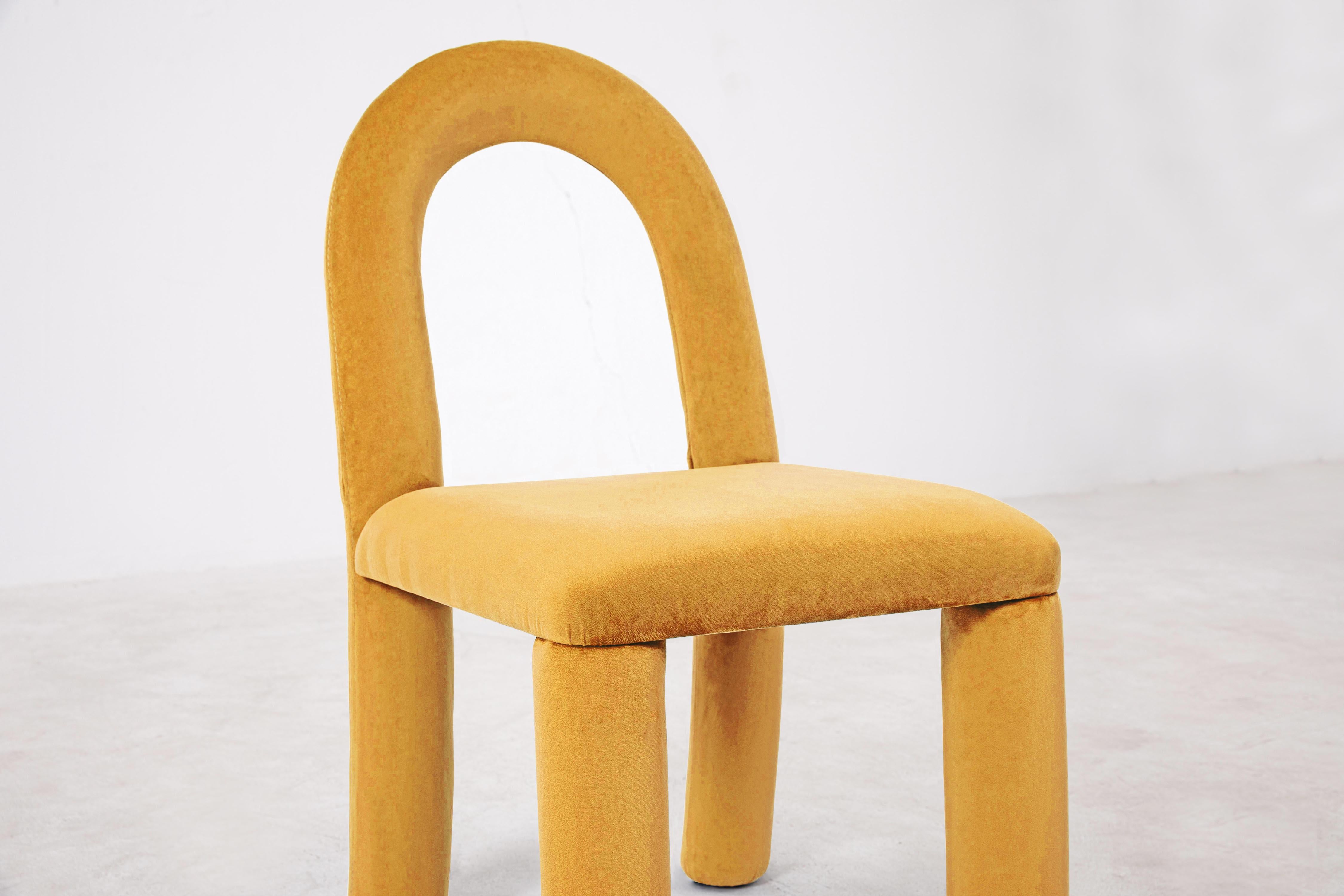 Temi Chair, Minimalist Mostaza Velvet Dining Chair In New Condition For Sale In San Jose, CA