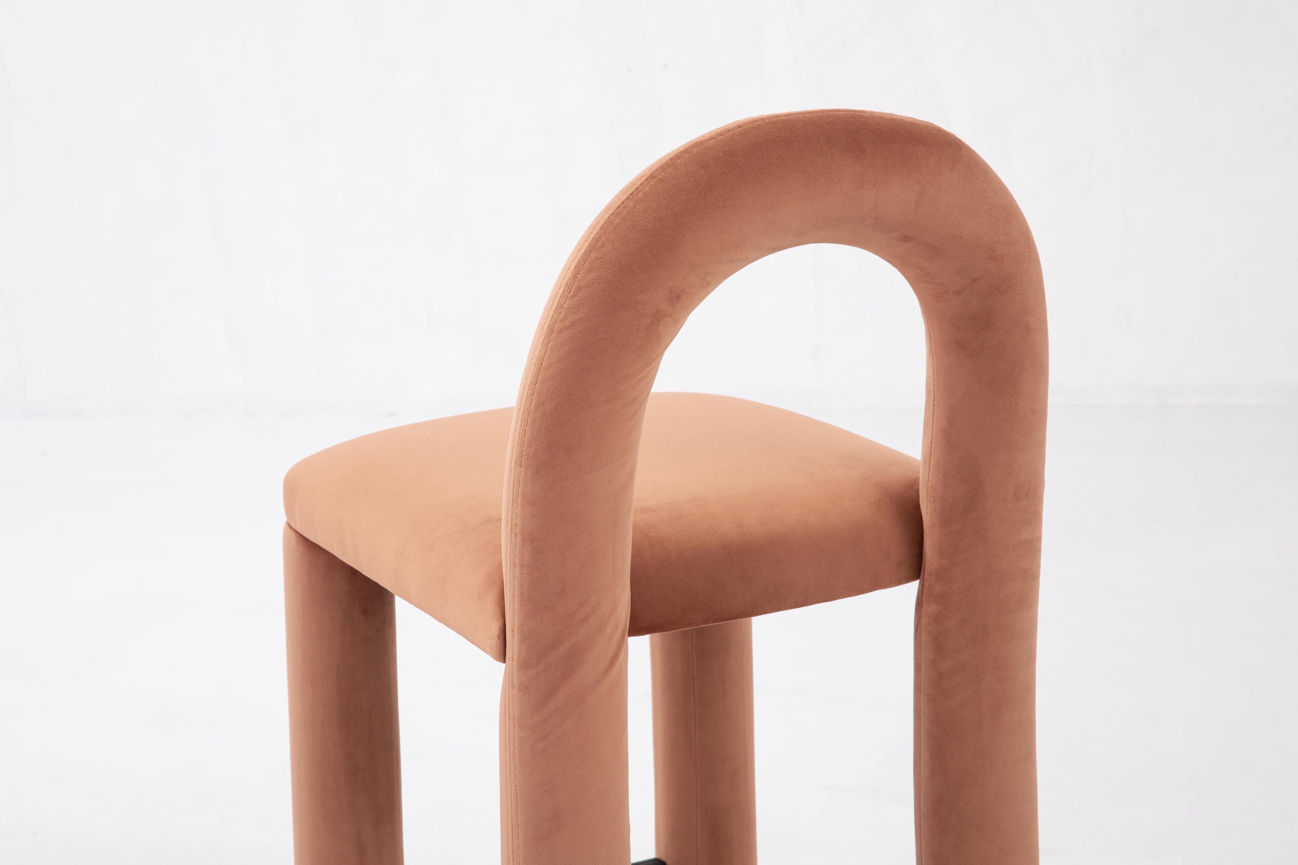 Chaise de comptoir Temi, chaise de comptoir minimaliste en velours Teja Neuf - En vente à San Jose, CA
