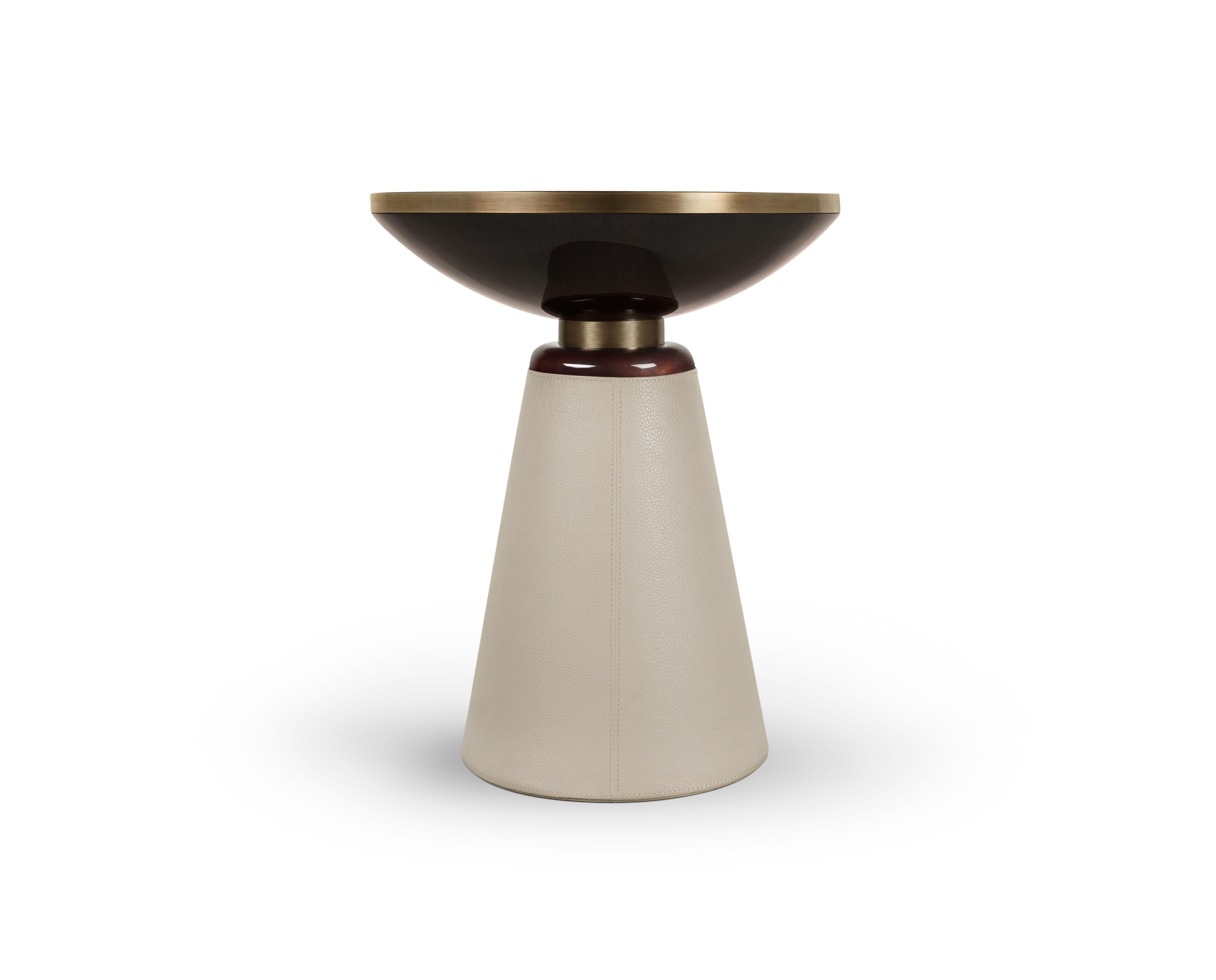 Temper side table by Madheke
Dimensions: D 43.5 x W 43.5 x H 55 cm.
Materials: Leather, wood, metal.
Veneered top, bronzed collar, fluted crafted leather base.

Reflecting the finest in craftsmanship, innovation and heritage, Madheke creates