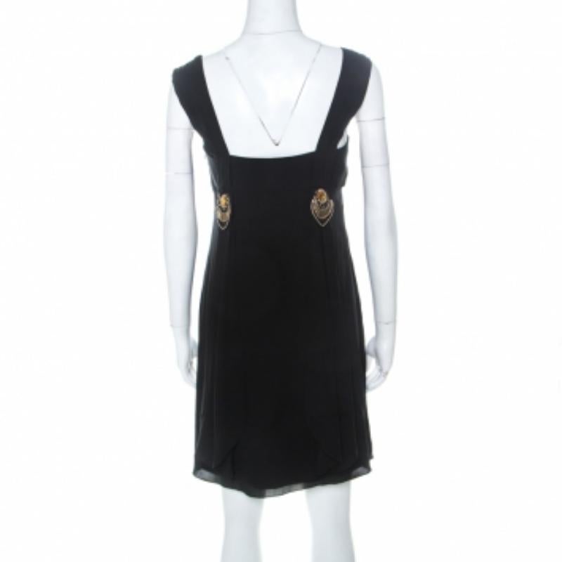 Ein Temperley-Kleid wie dieses kann Sie problemlos durch alle Jahreszeiten begleiten. Dieses schwarze Kleid bietet Stil und Anmut und ist nichts anderes als purer Charme. Zelebrieren Sie die Abende mit einem eindrucksvollen Kleid wie dieser