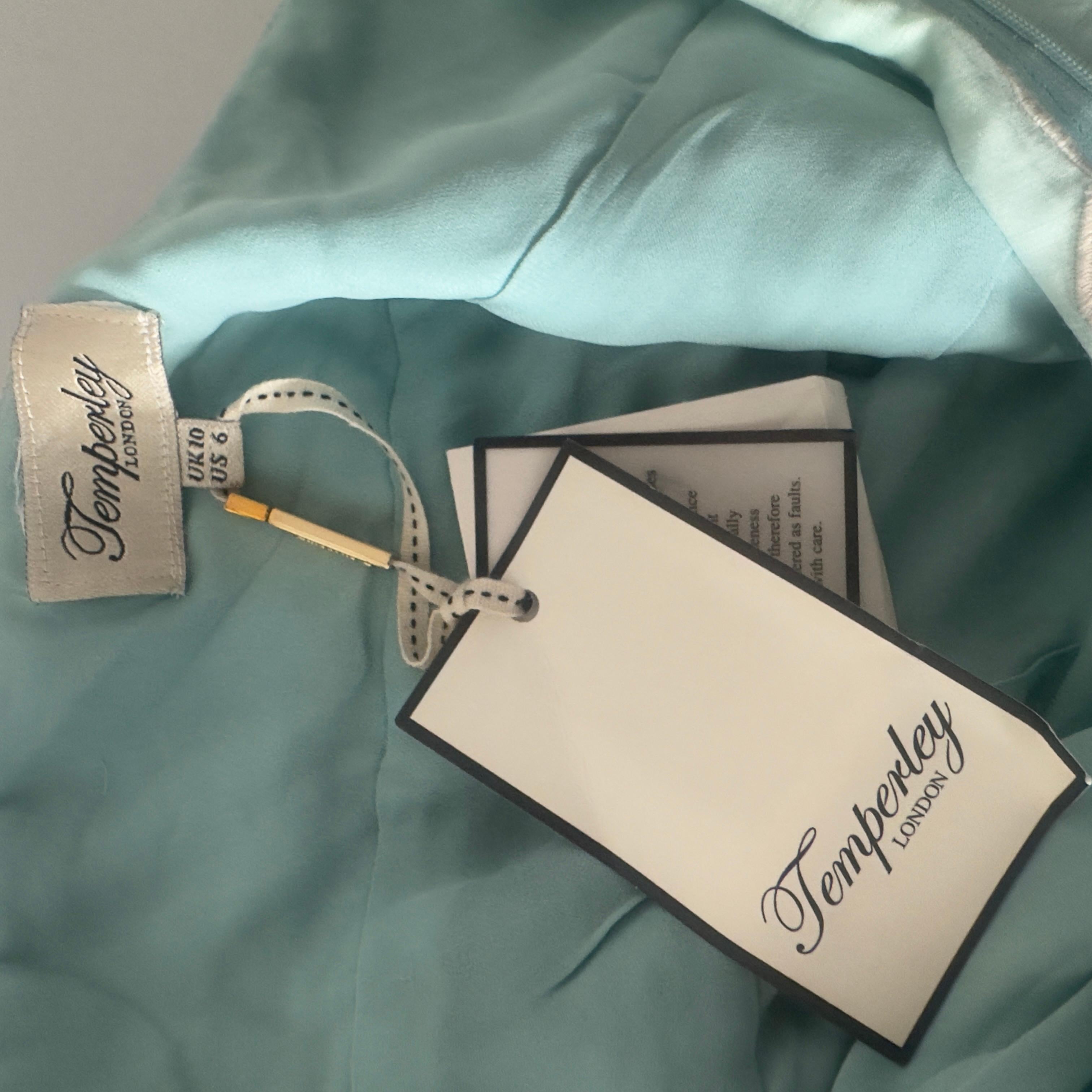 Temperley London Abito Halter in Seta Verde Menta Ricamato a Mano con Paillette in vendita 8