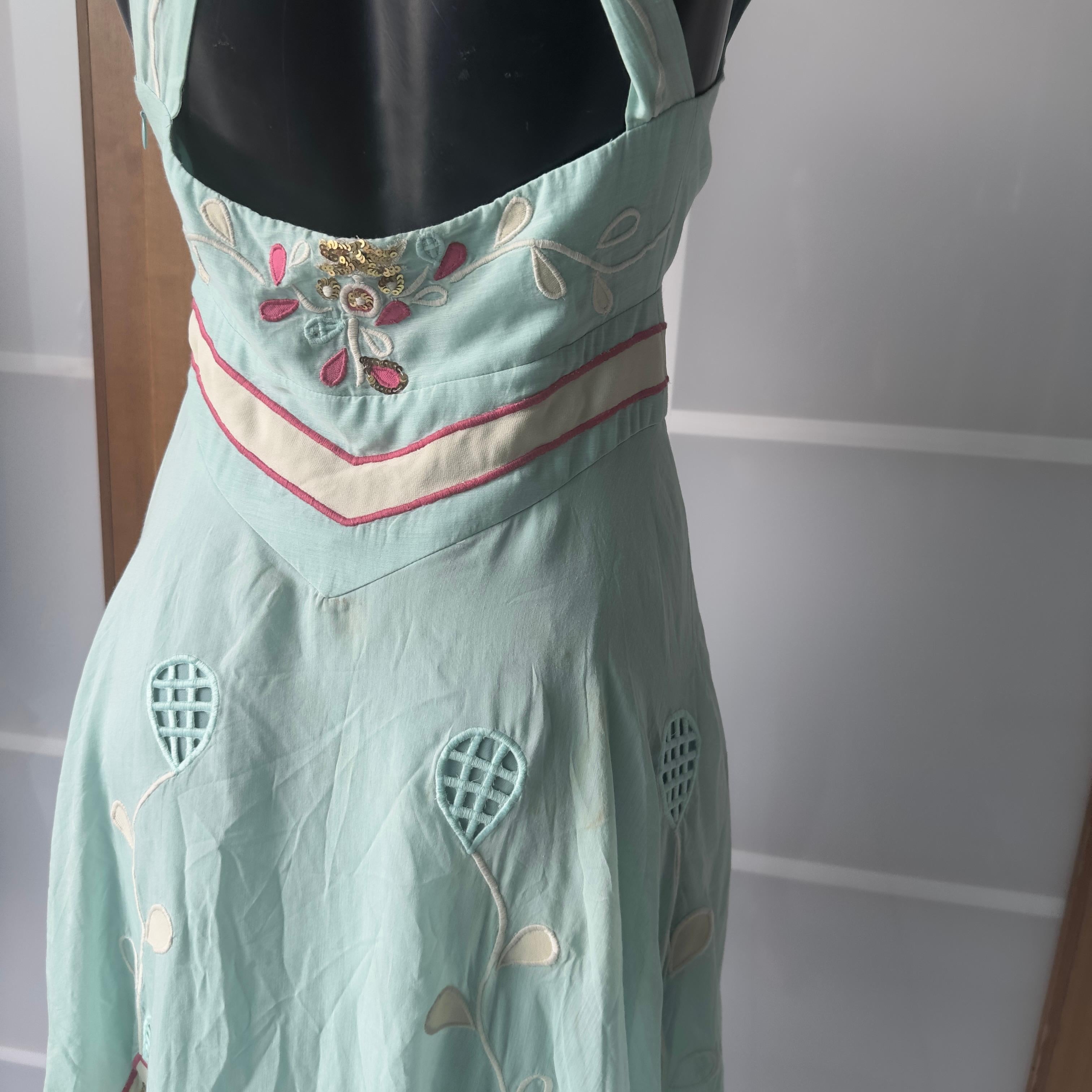 Temperley London Abito Halter in Seta Verde Menta Ricamato a Mano con Paillette In condizioni Nuovo in vendita a Basaluzzo, IT