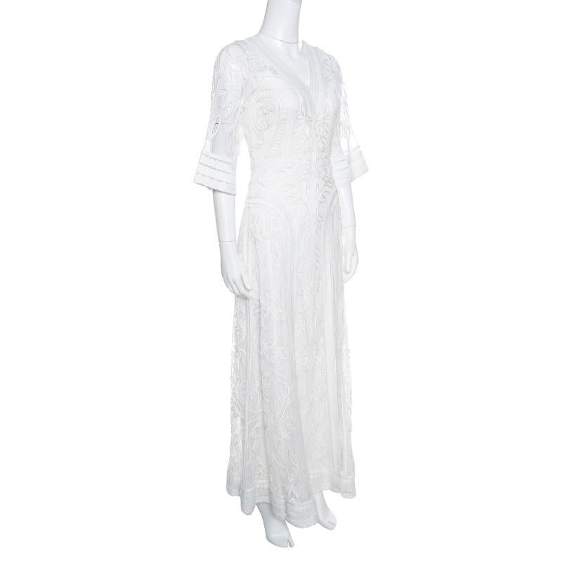 Ethereal to look at, this off-white Bertie gown from Temperley London spells true feminine elegance! It features exquisite embroiderey on the tulle and flaunts a flattering silhouette along with a V-neckline and a concealed zip closure at the back.